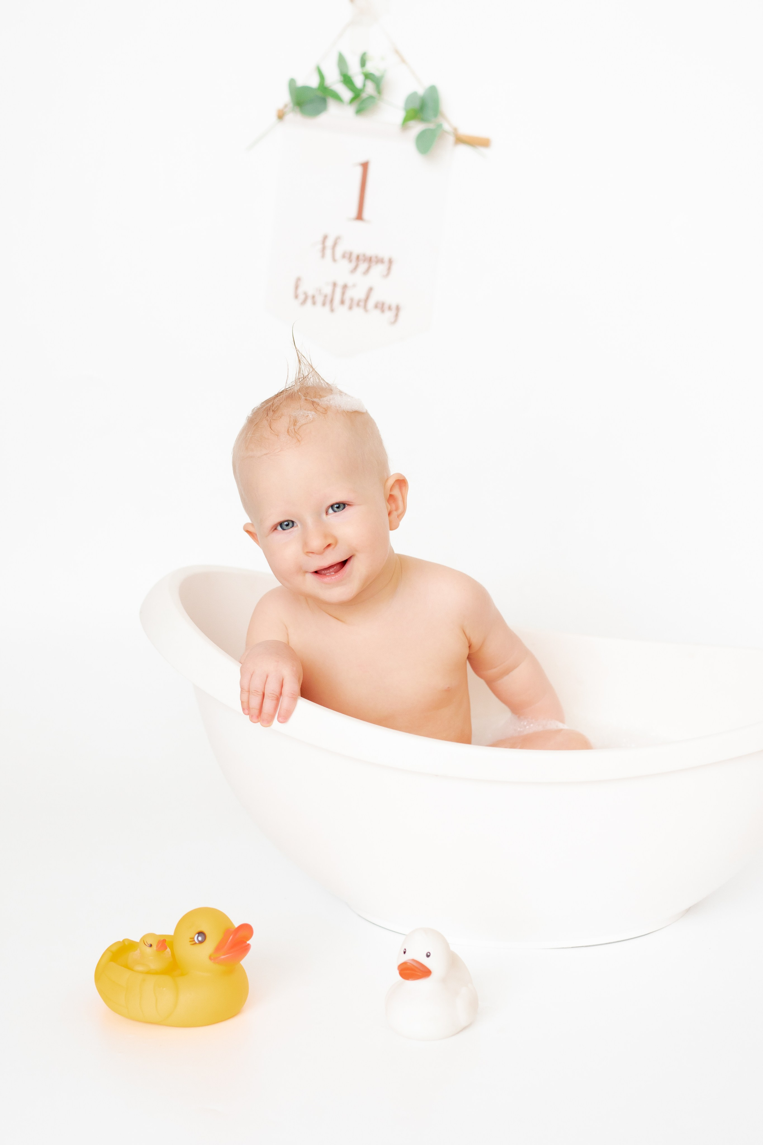 Первый день рождения малыша. Детская, семейная фотостудия в Санкт-Петербурге