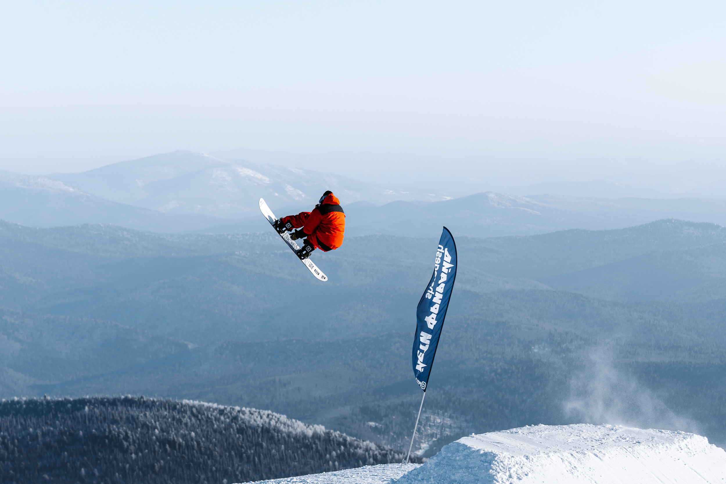 Постройка трамплина. Шерегеш 2022. Фотограф на Камчатке, съемки на природе