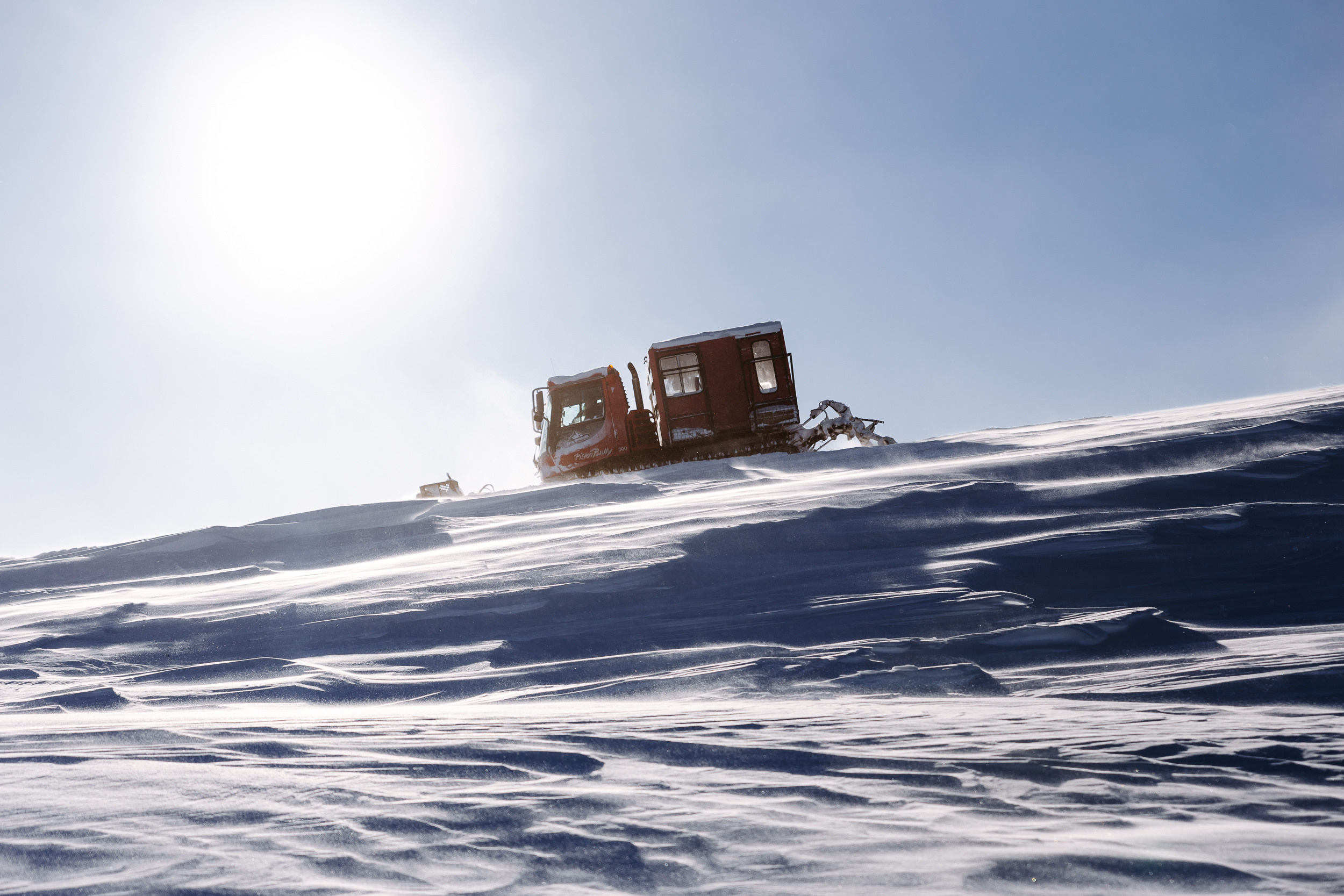 Постройка трамплина. Шерегеш 2022. Фотограф на Камчатке, съемки на природе