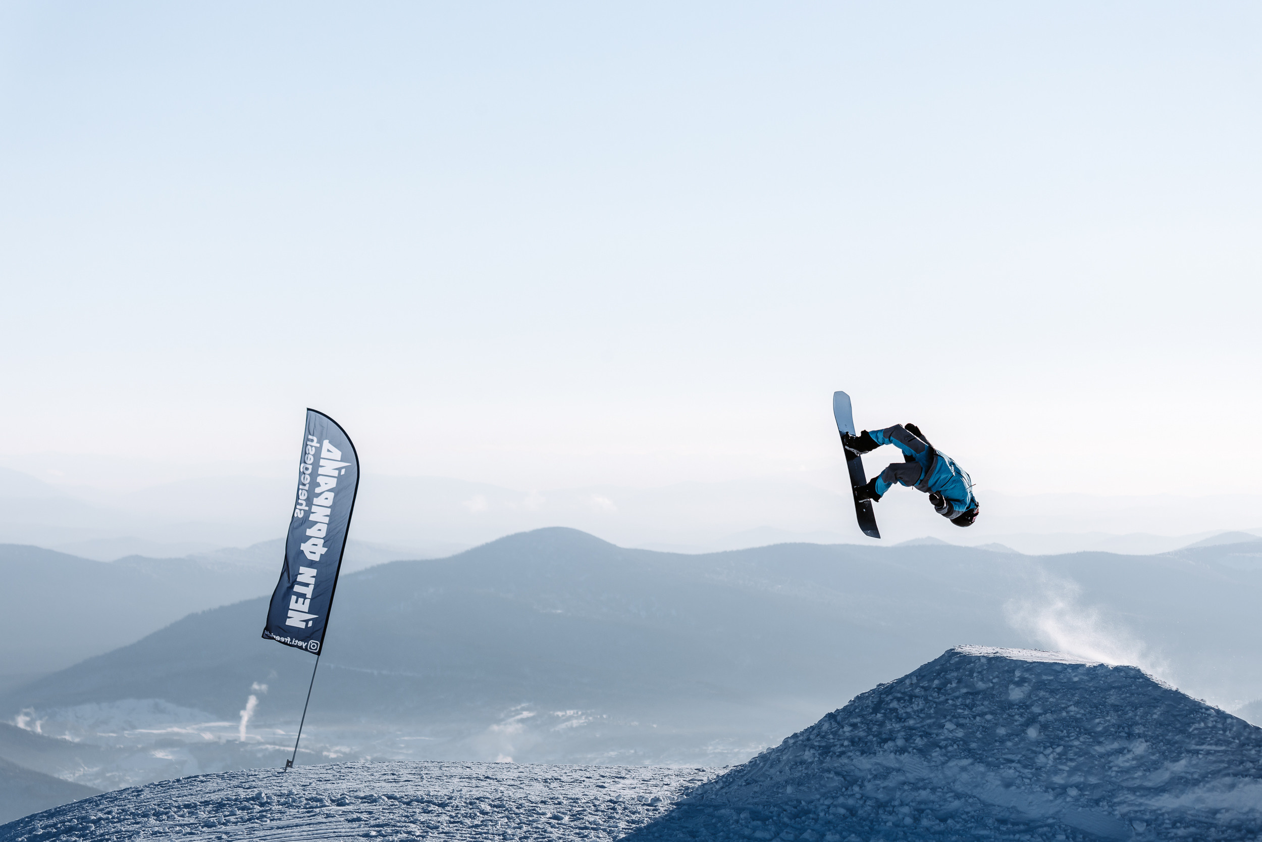 Постройка трамплина. Шерегеш 2022. Фотограф на Камчатке, съемки на природе