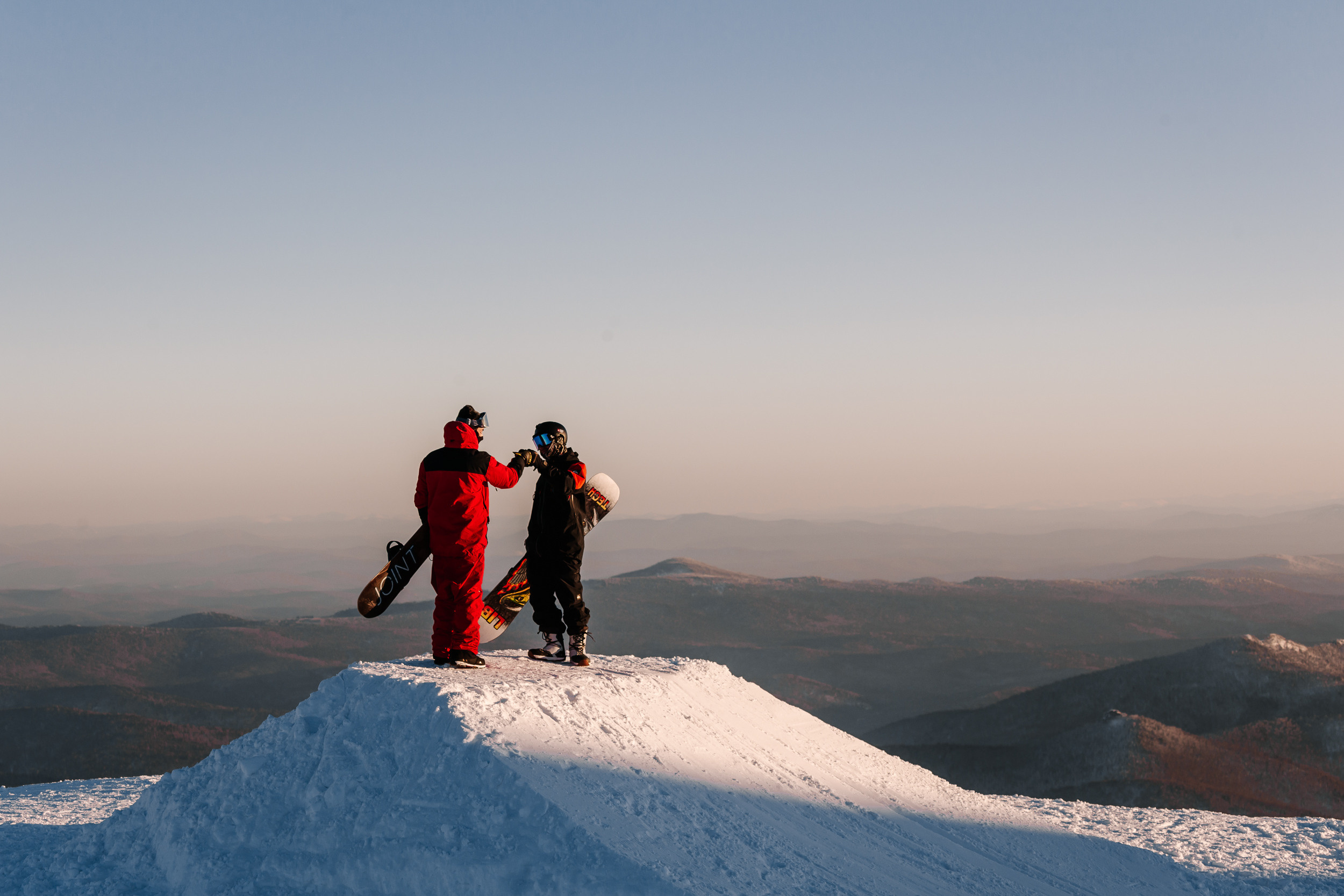 Постройка трамплина. Шерегеш 2022. Фотограф на Камчатке, съемки на природе