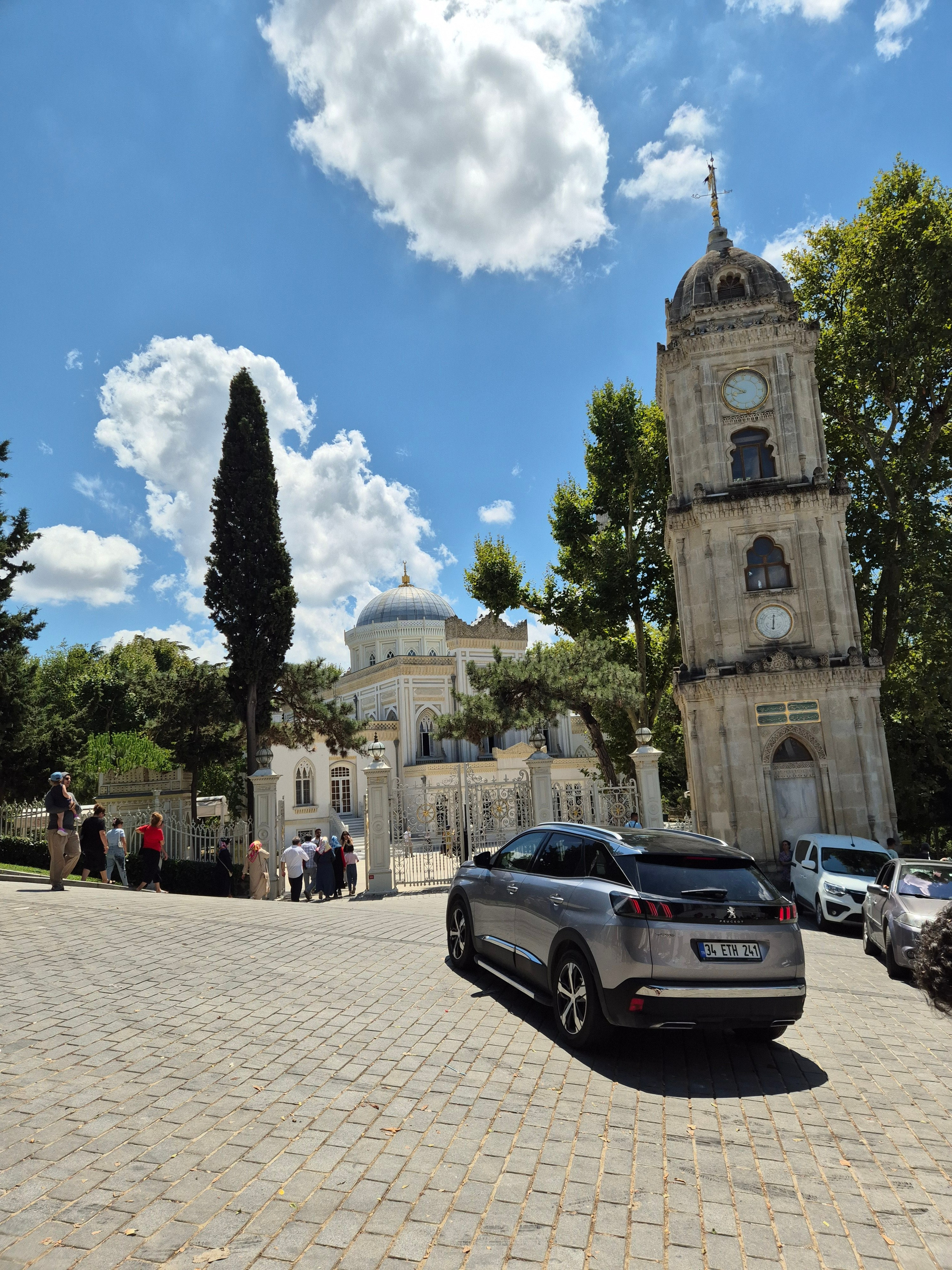 Утром отправились в недавно открытый для широкой публики дворец Йылдыз (звездный дворец)