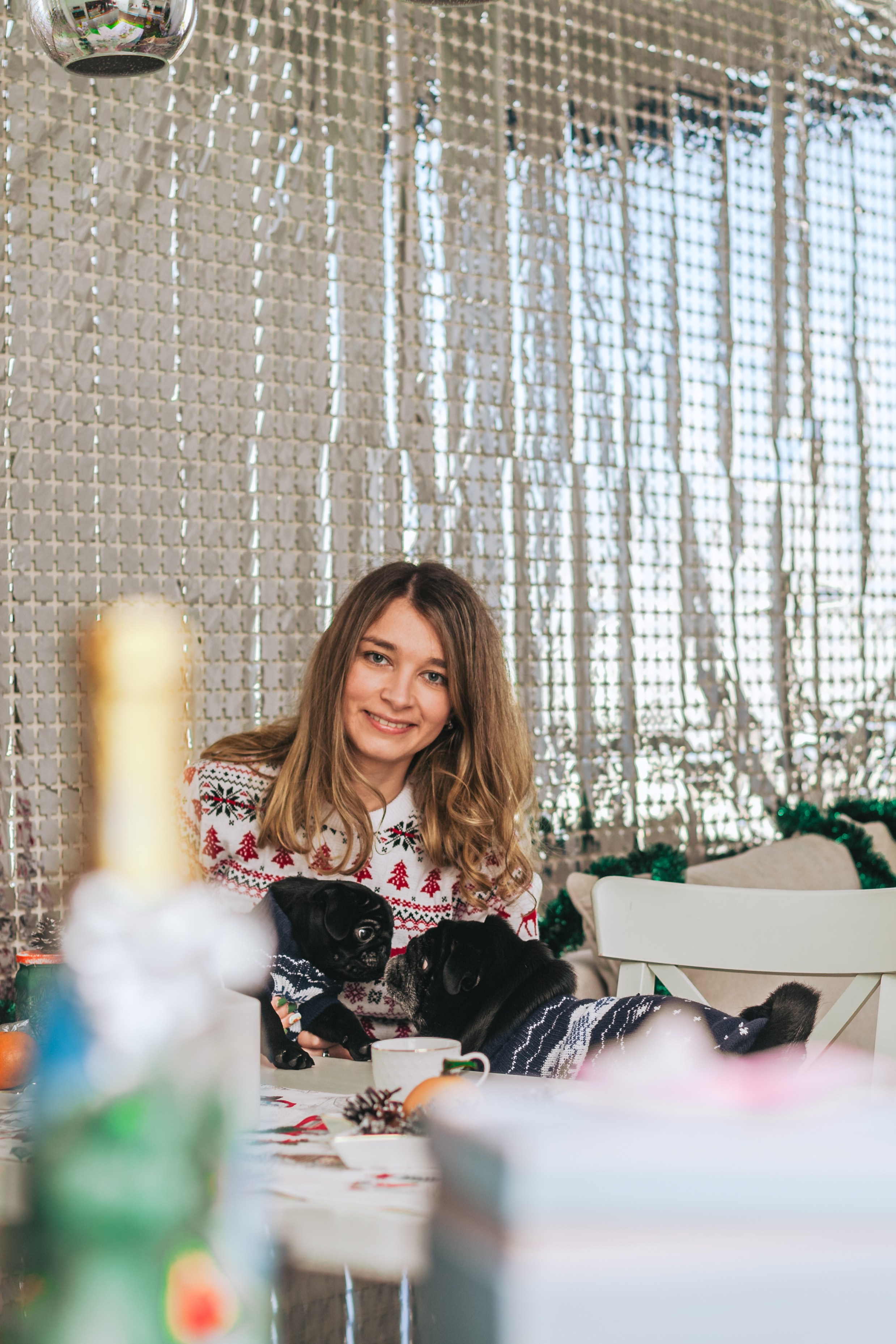 Домашняя фотосессия Оли и двух ее мопсов. Фотограф-анималист Татьяна Степанова