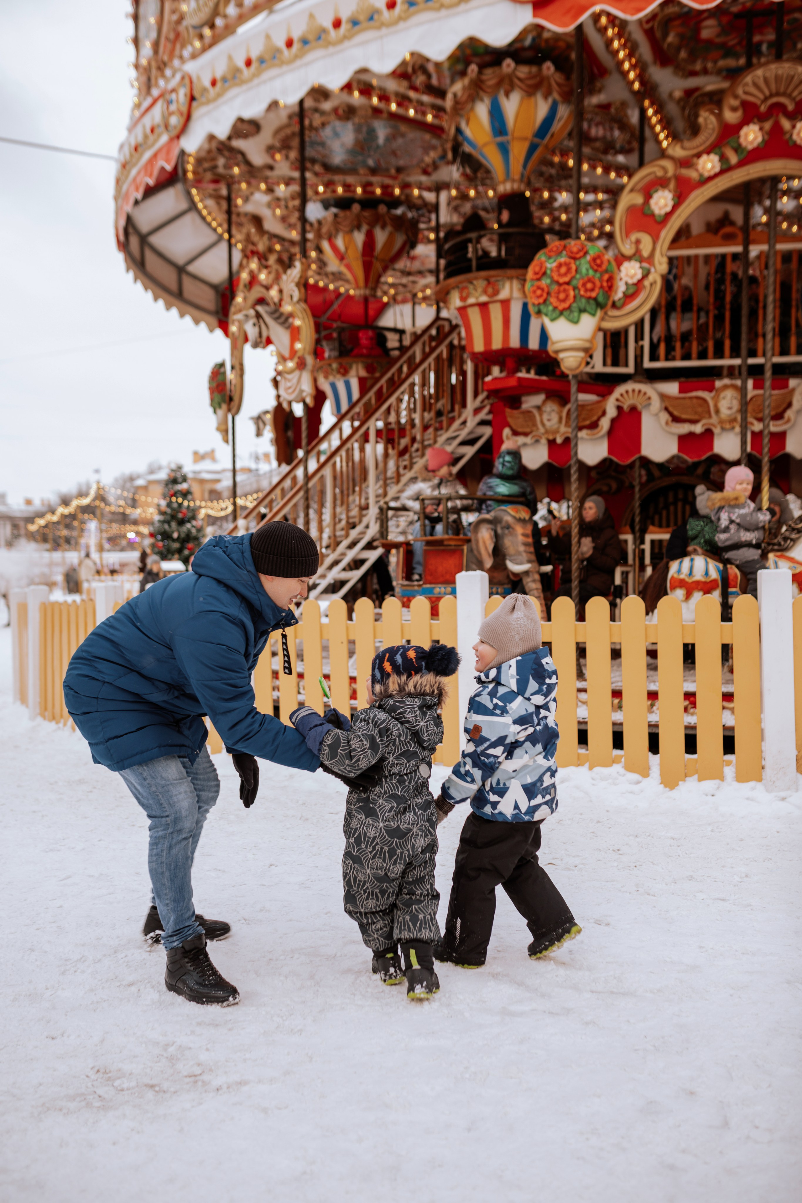 Семейная, Манежная площадь