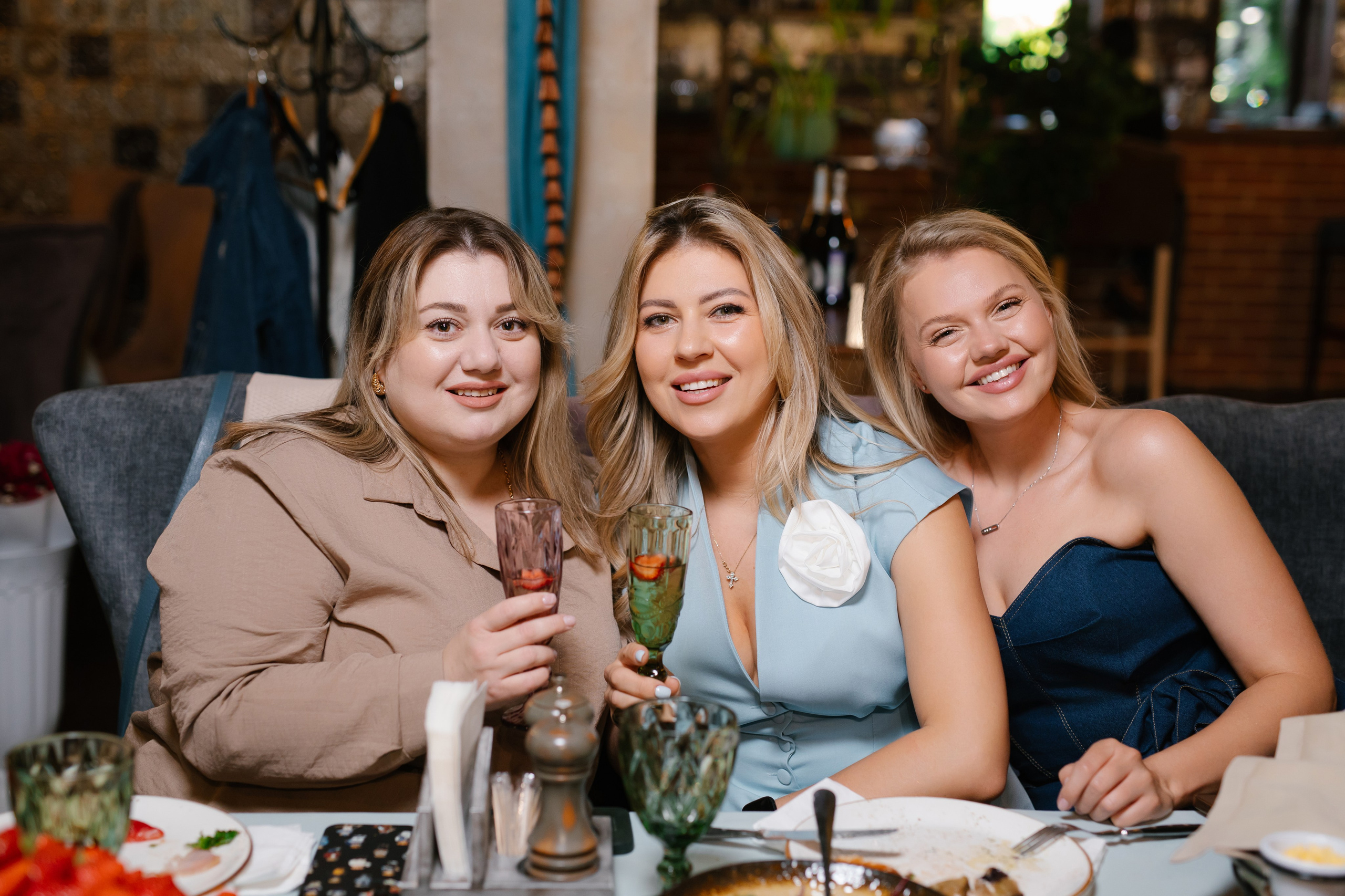 День рождения Роксаны, ресторан Лев Голицын