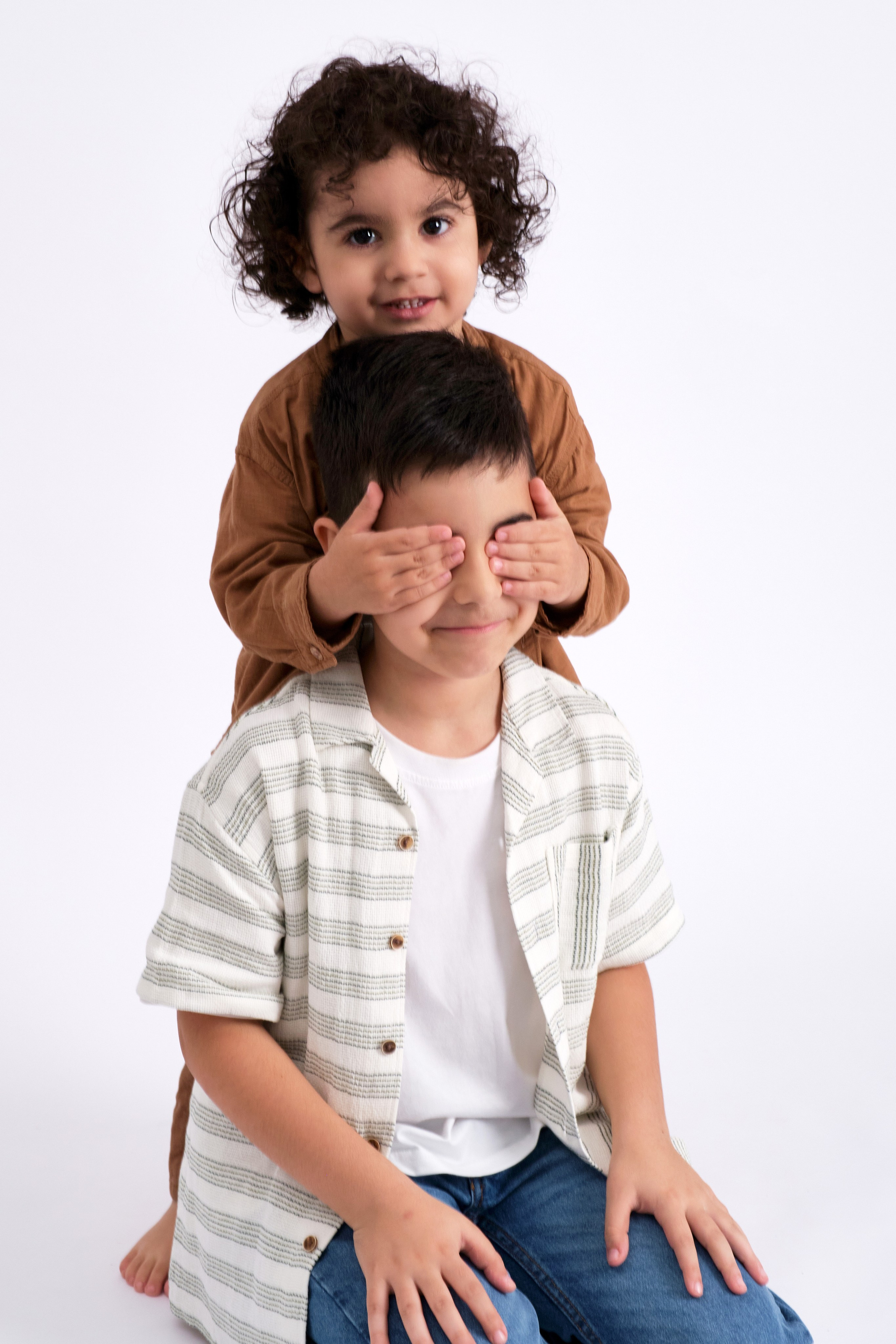 Лилит с прекрасными парнями