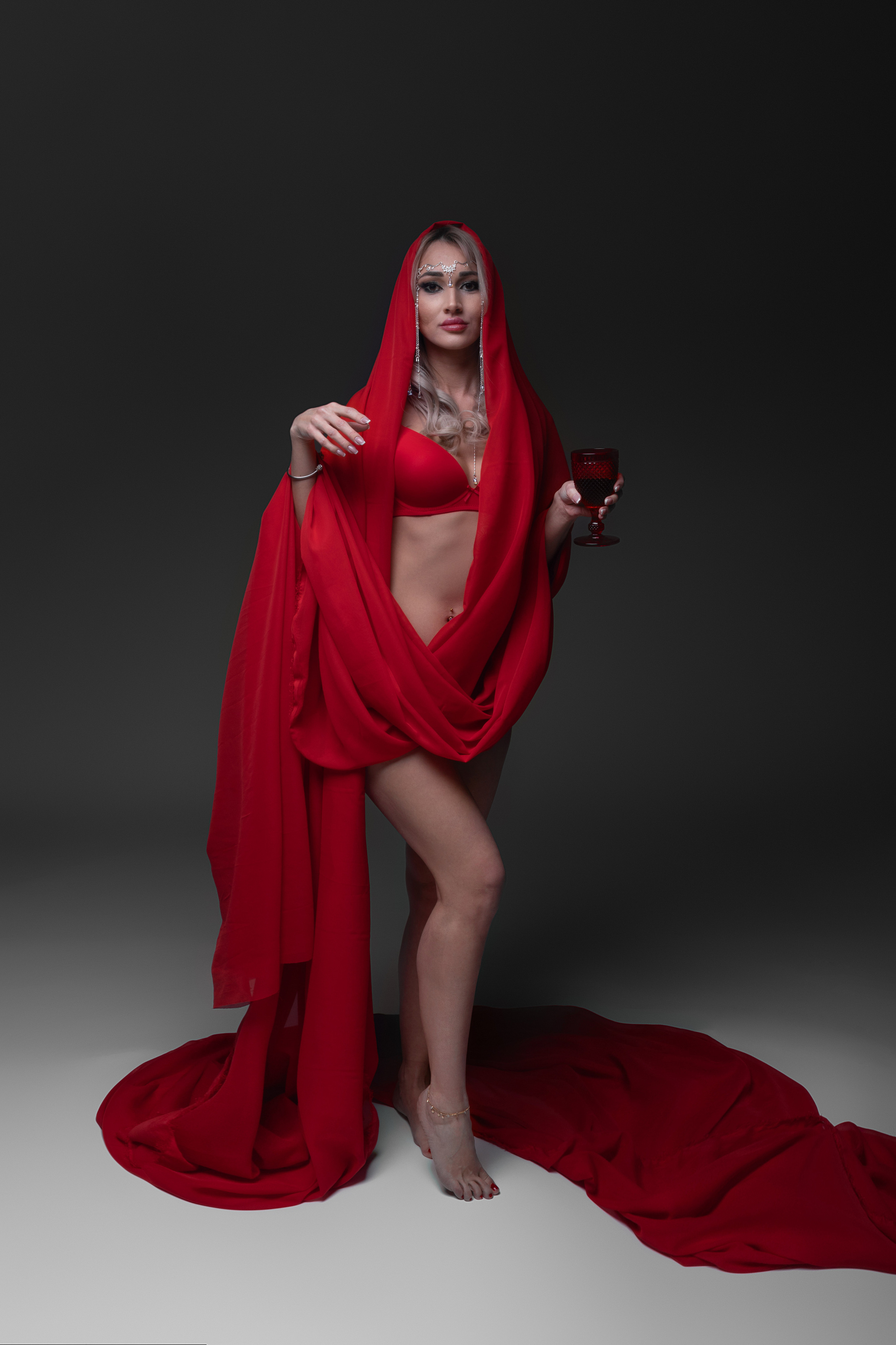 Карина в разрушенном храме. Анна Демидец — маркетолог и фотограф в Новошахтинске, Шахтах и Ростове-на-Дону и онлайн по РФ