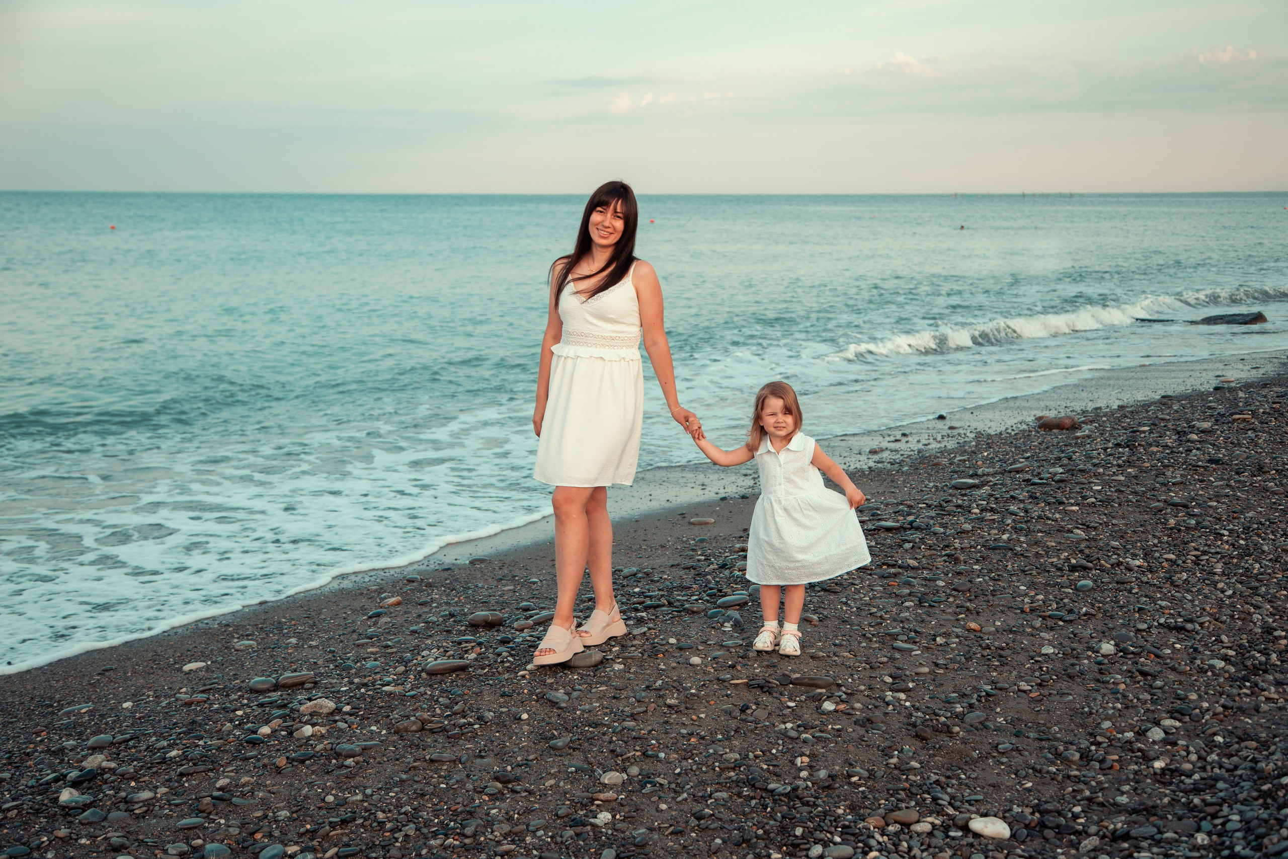 Завтрак у моря в Лоо на пляже «Горный Воздух». Семейный фотограф в Сочи, Лоо, Дагомысе, Вардане Кучумова Олеся