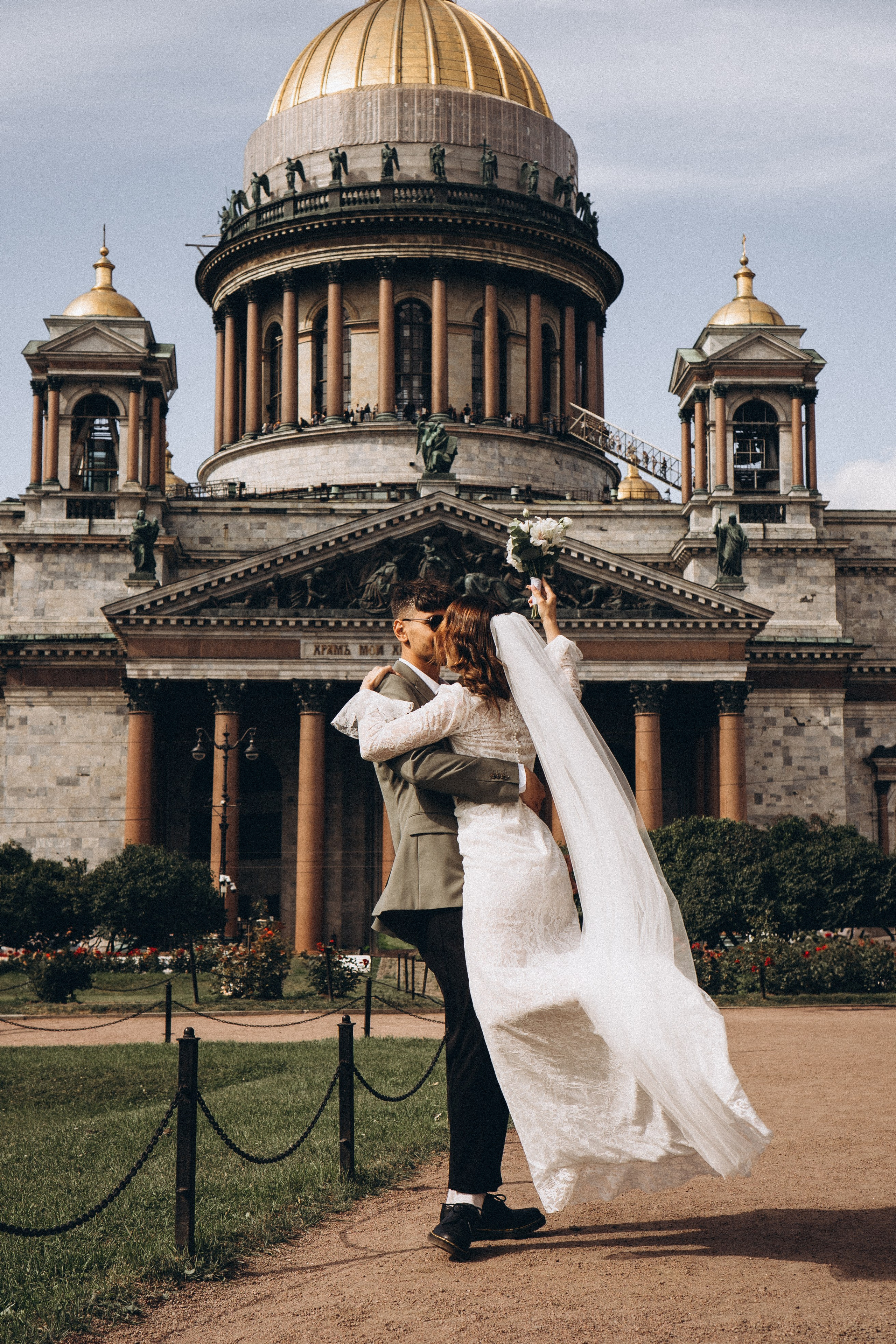 СВАДЕБНАЯ ПРОГУЛКА ВОЗЕ ИСАИКЕВСКОГО СОБОРА АСТОРИИ И ЗАКОНОДАЛЕТНОГО СОБРАНИЯ. Профессиональный фотограф, Санкт-Петербург — Виктория Богомолова