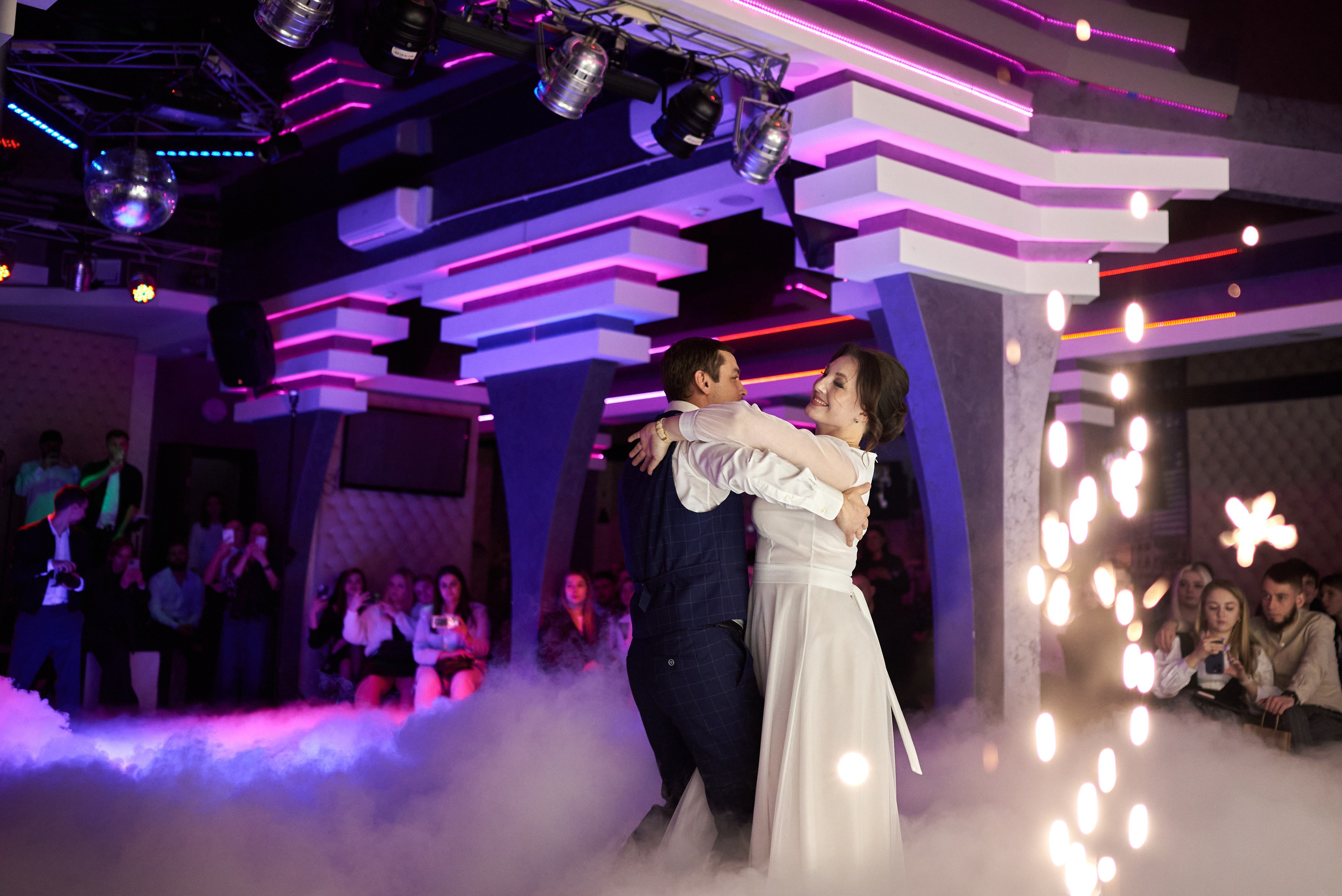 Фотограф Старый Оскол, свадебный фотограф на мероприятие. Профессиональный фотограф Старый Оскол, Губкин — свадьба, венчание, крещение, юбилей и день рождения