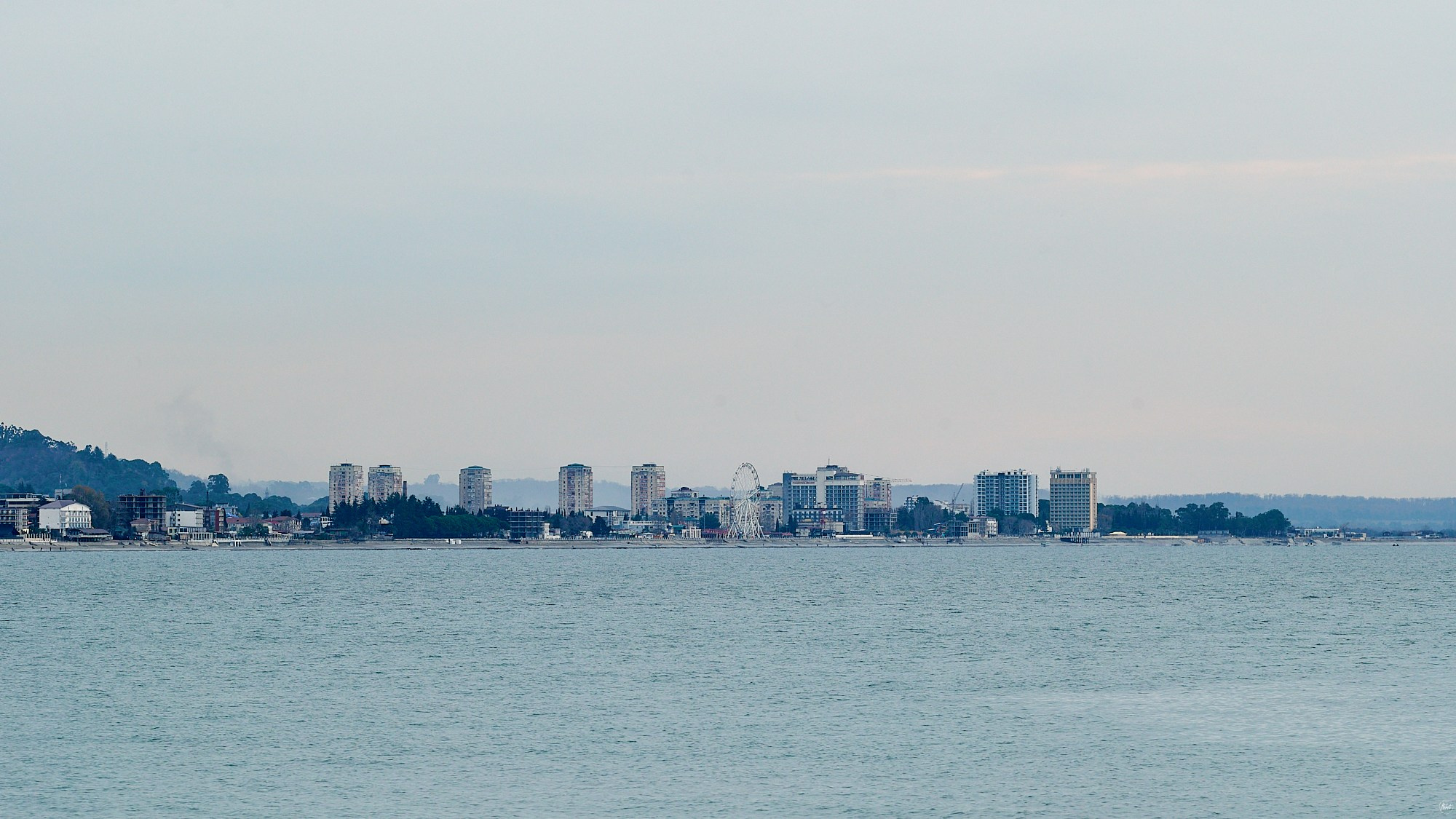 Гагра, Абхазия. Декабрь 2024. Фотографии отовсюду и обо всем