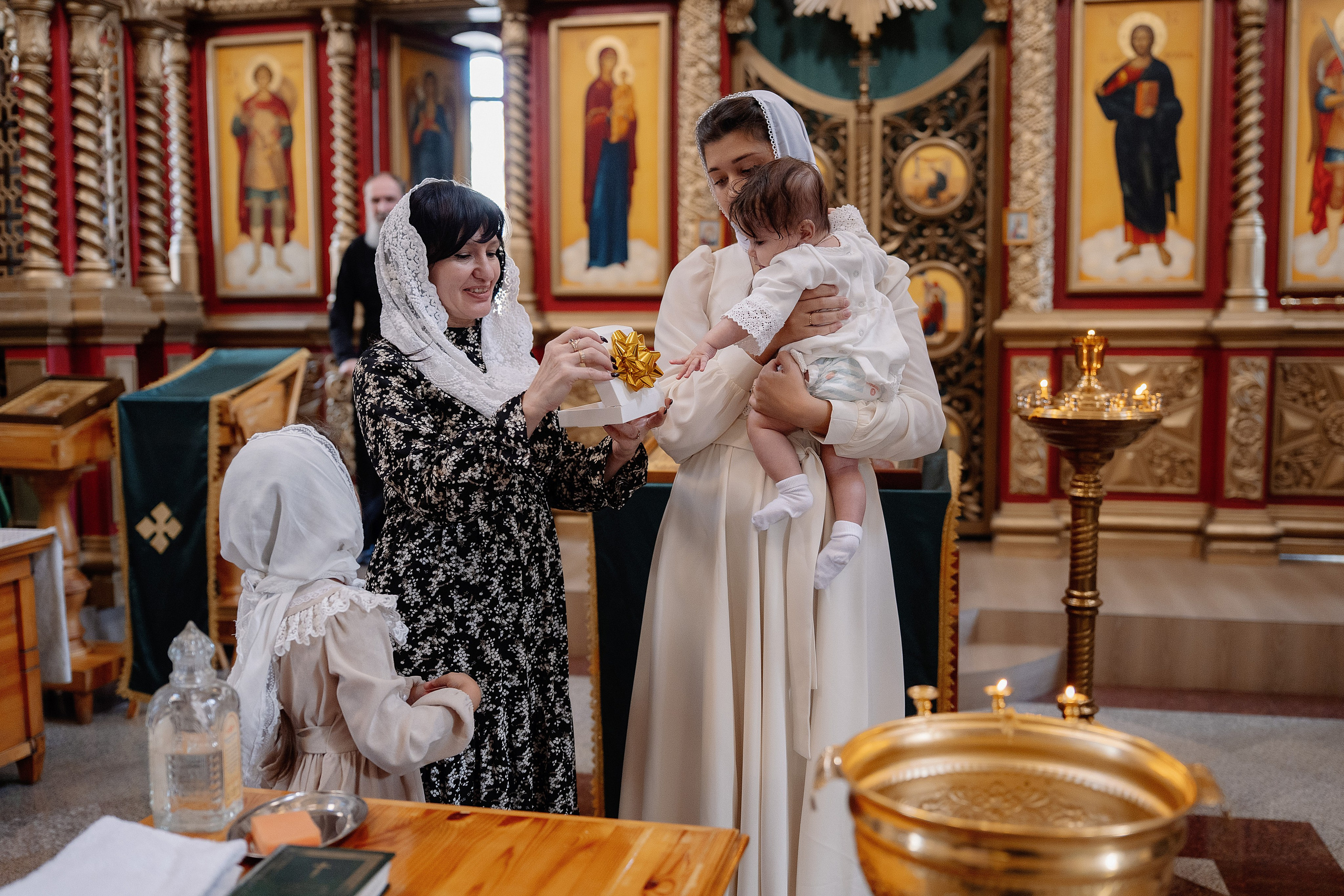 Таинство крещения Снежаны. Фотограф на Крещение и Венчание в Красноярске Рамазанова Юлия