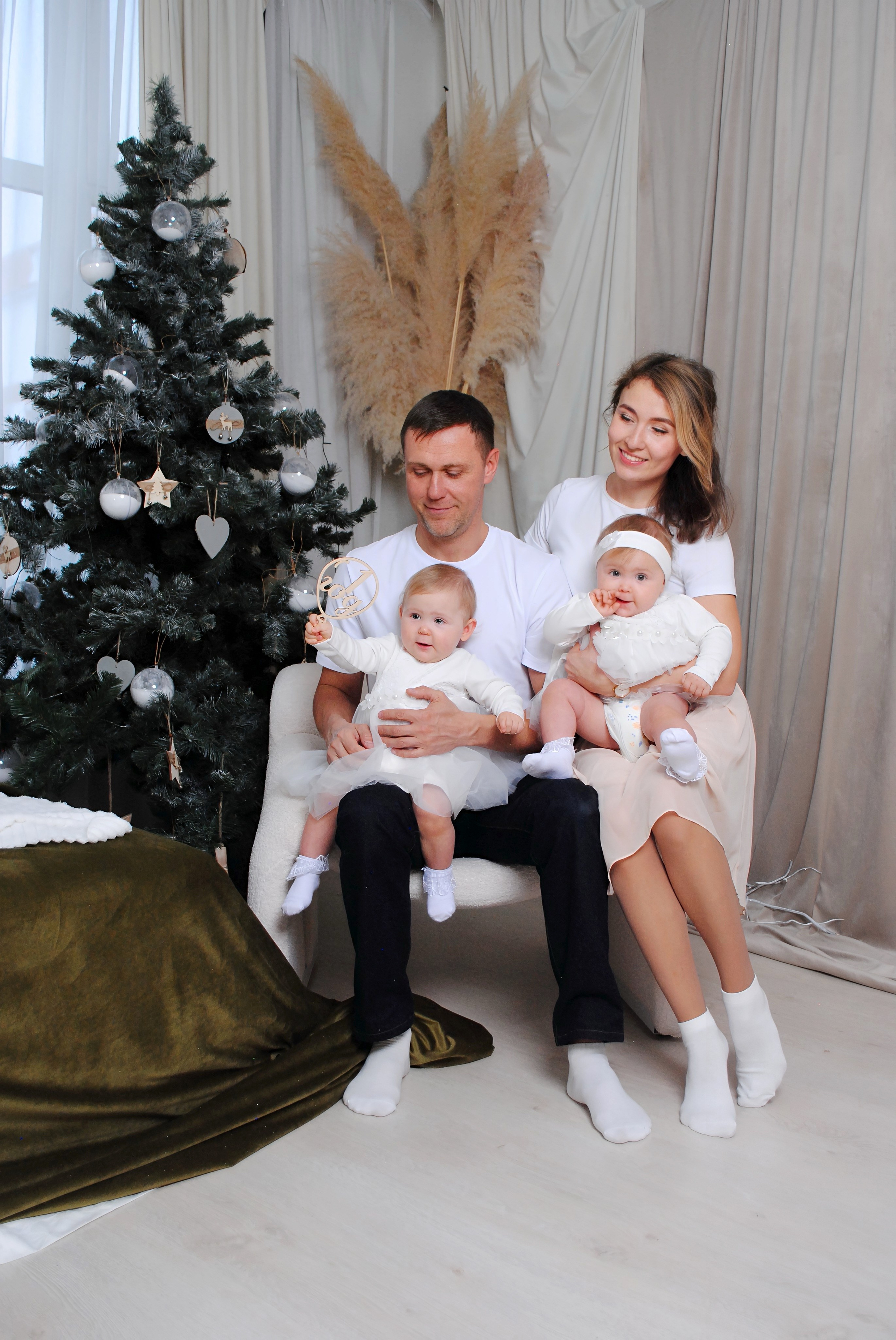 Мария и семья. Фотограф Мария Мусаелян