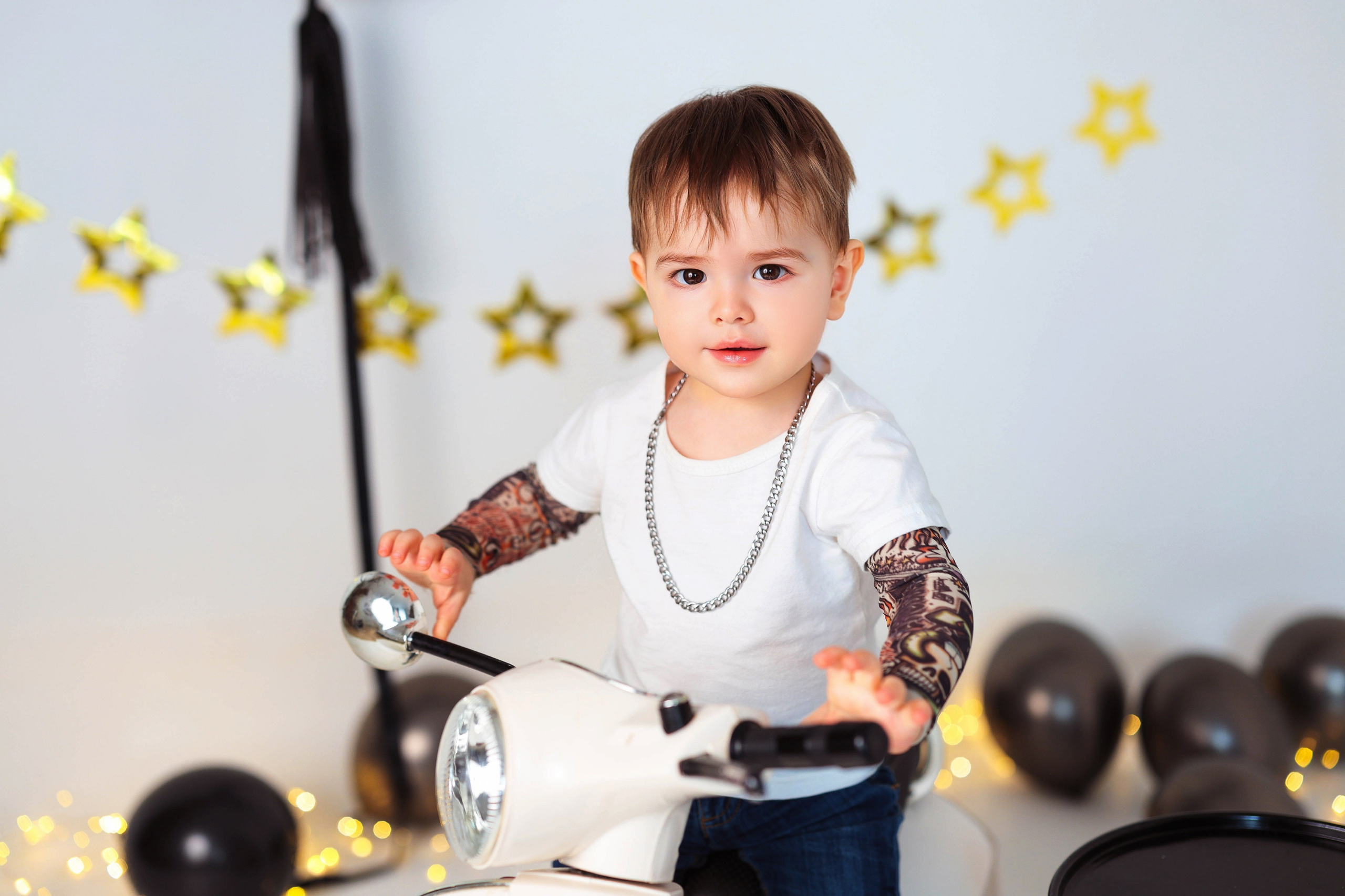 Мальчишки Антураж