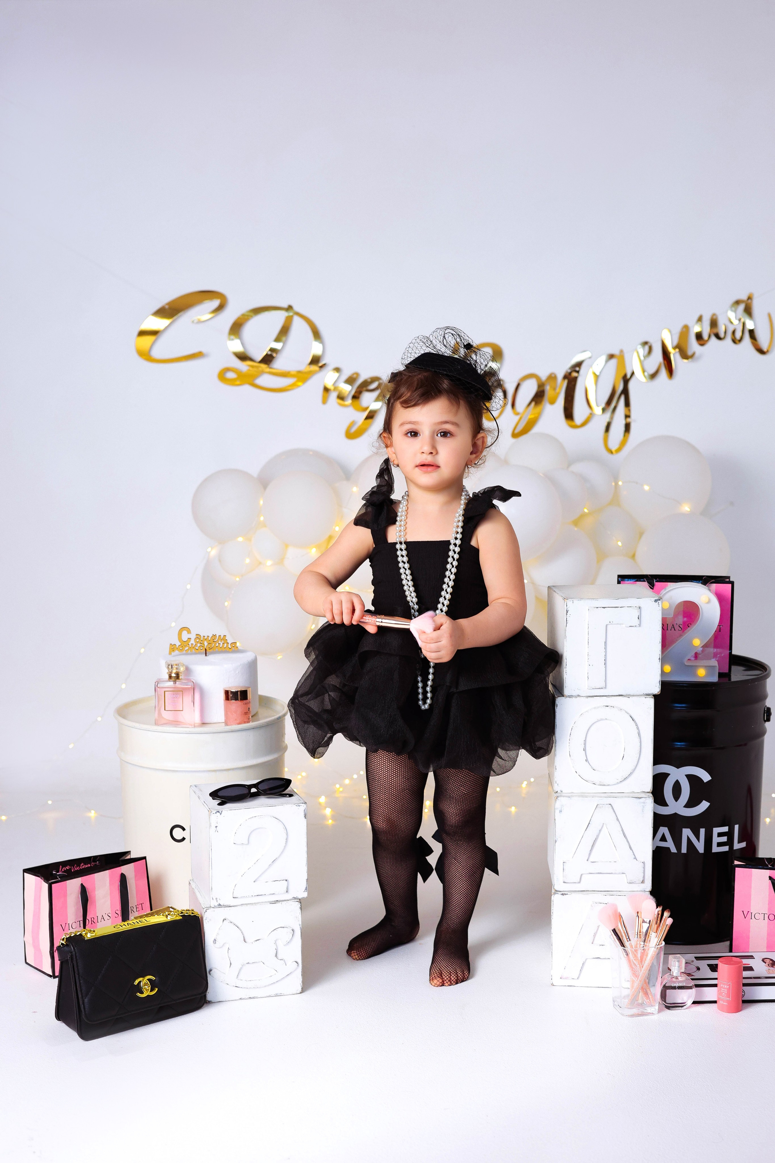 Малышки Антураж