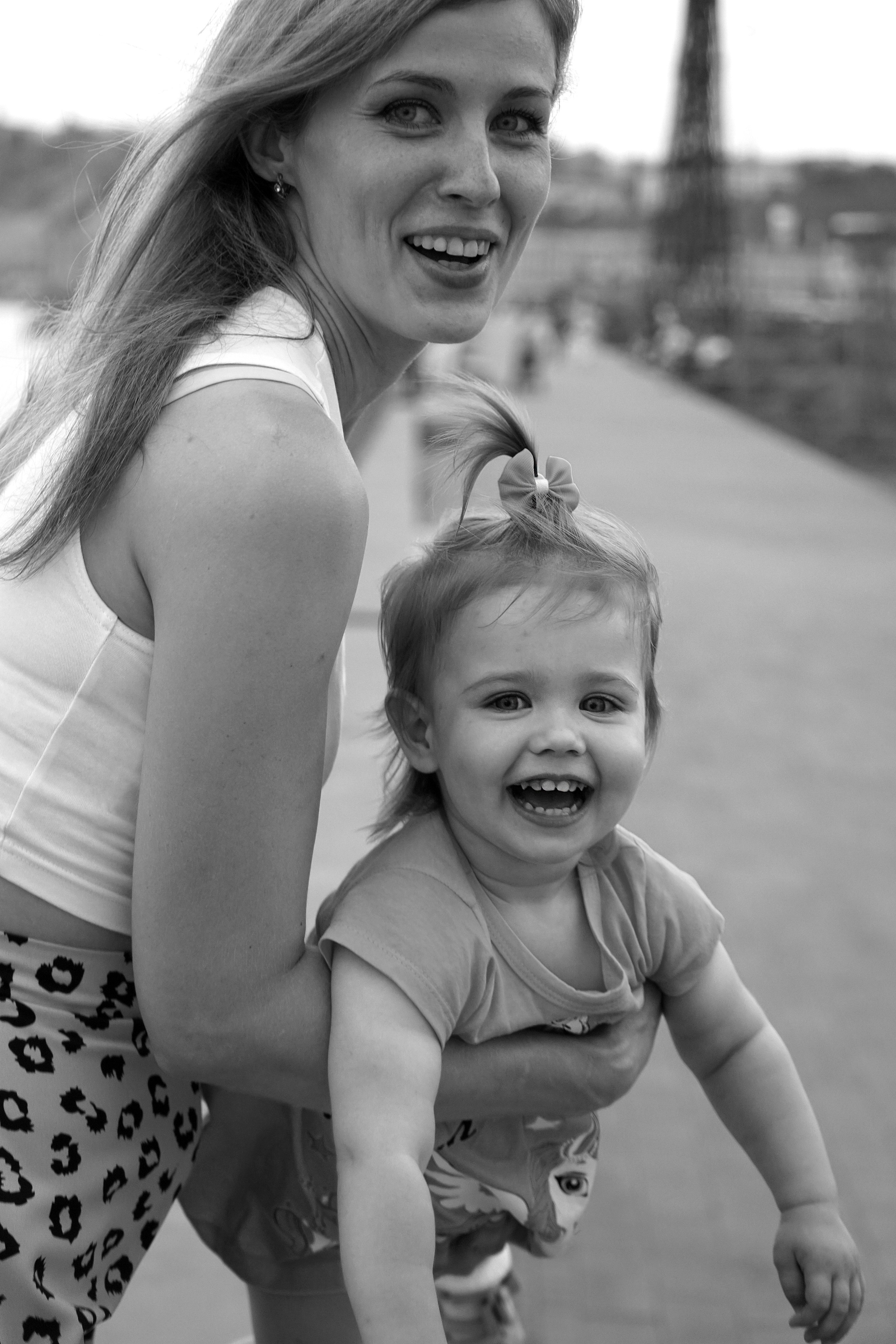 Семейная прогулка набережная. Фотограф Надежда Жемкова. Фотосъёмка, ретушь, фотомонтаж для вас и вашего бизнеса