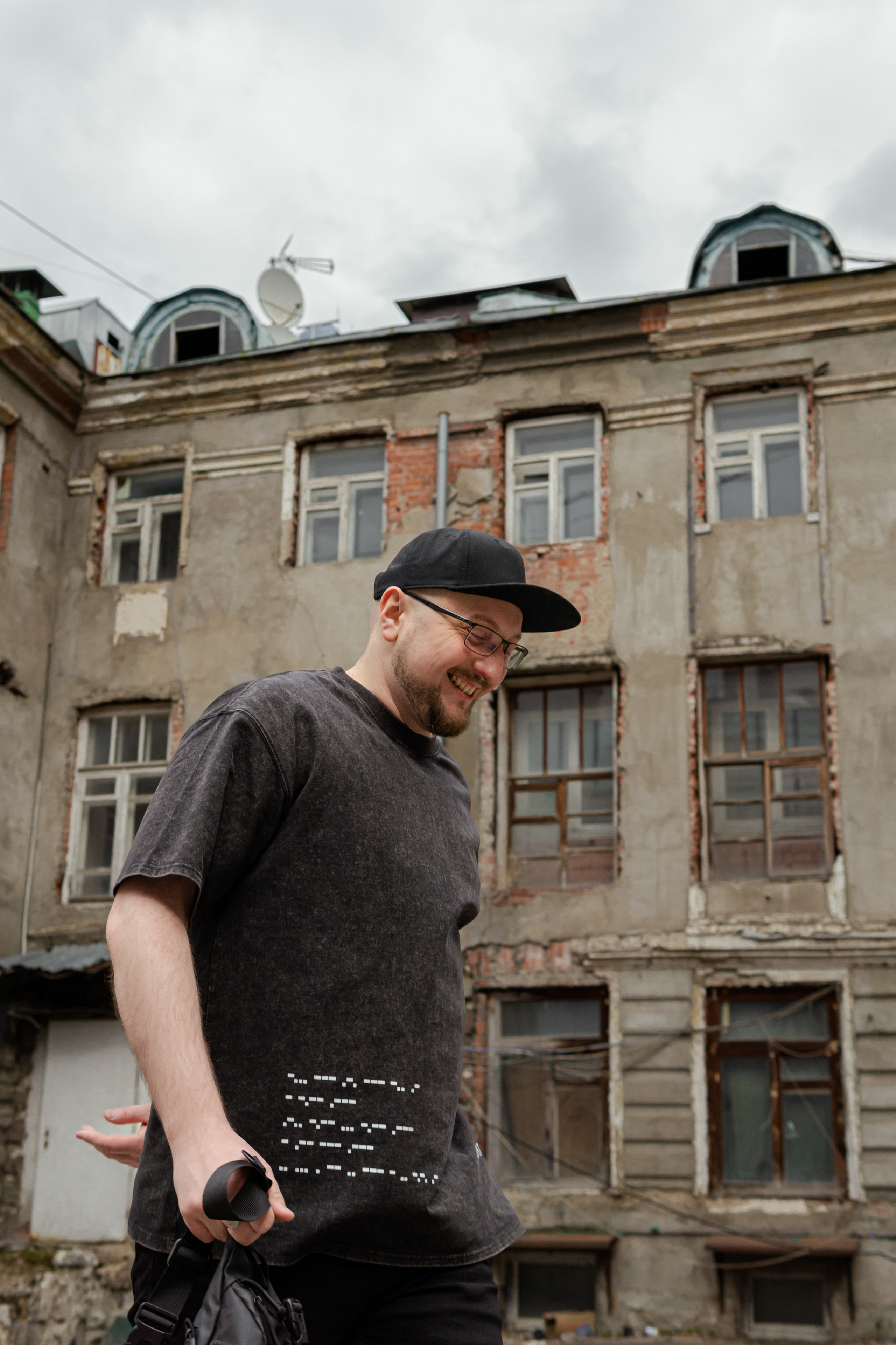 Съемка мерча БЛТ* Semiotica в городе. Фотограф-анималист Ксения Воробьева, Москва