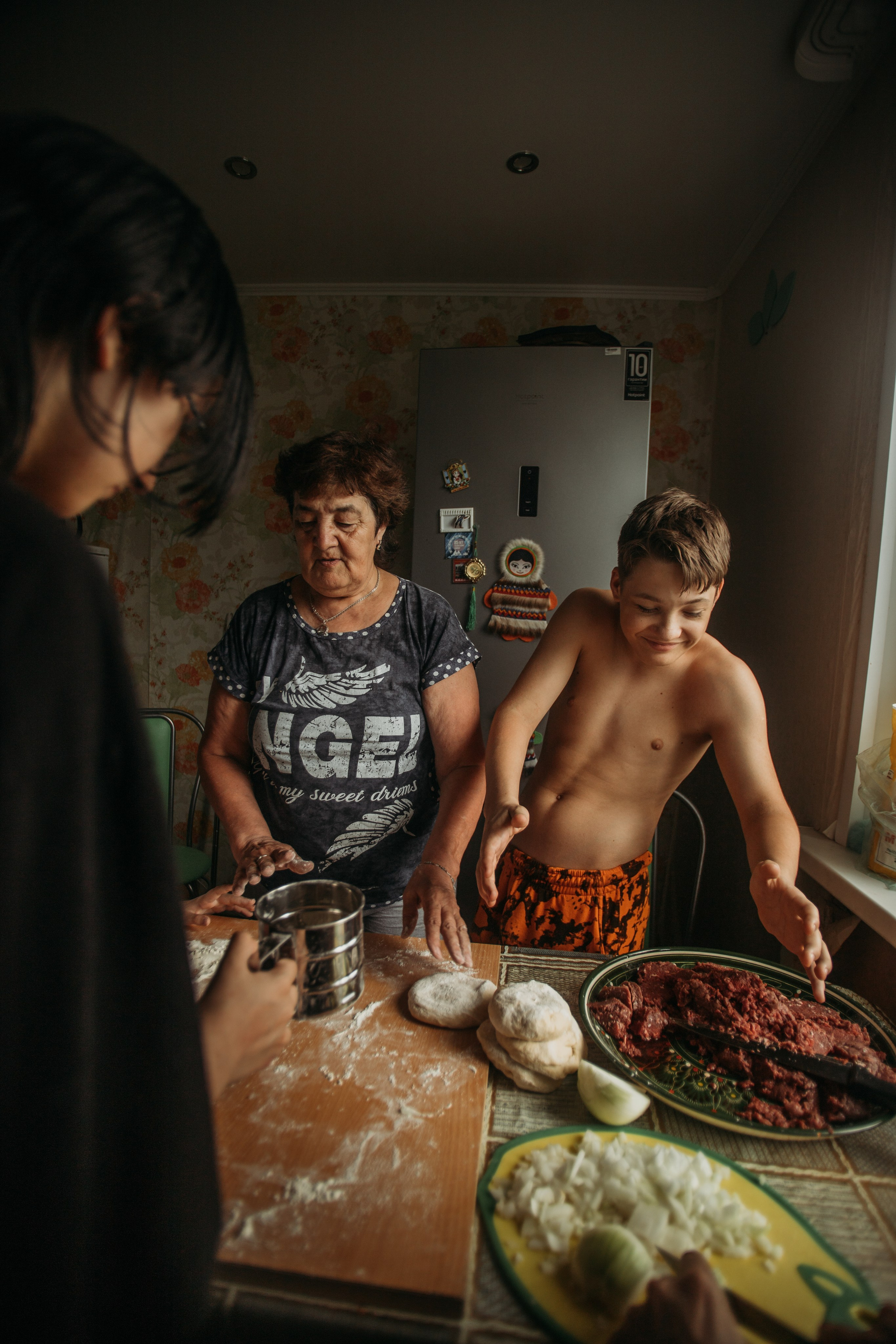 Домашняя фотосессия моей семьи. Венера Гайн. Репортажный фотограф  Тюмень. Обучение фотографии с 0