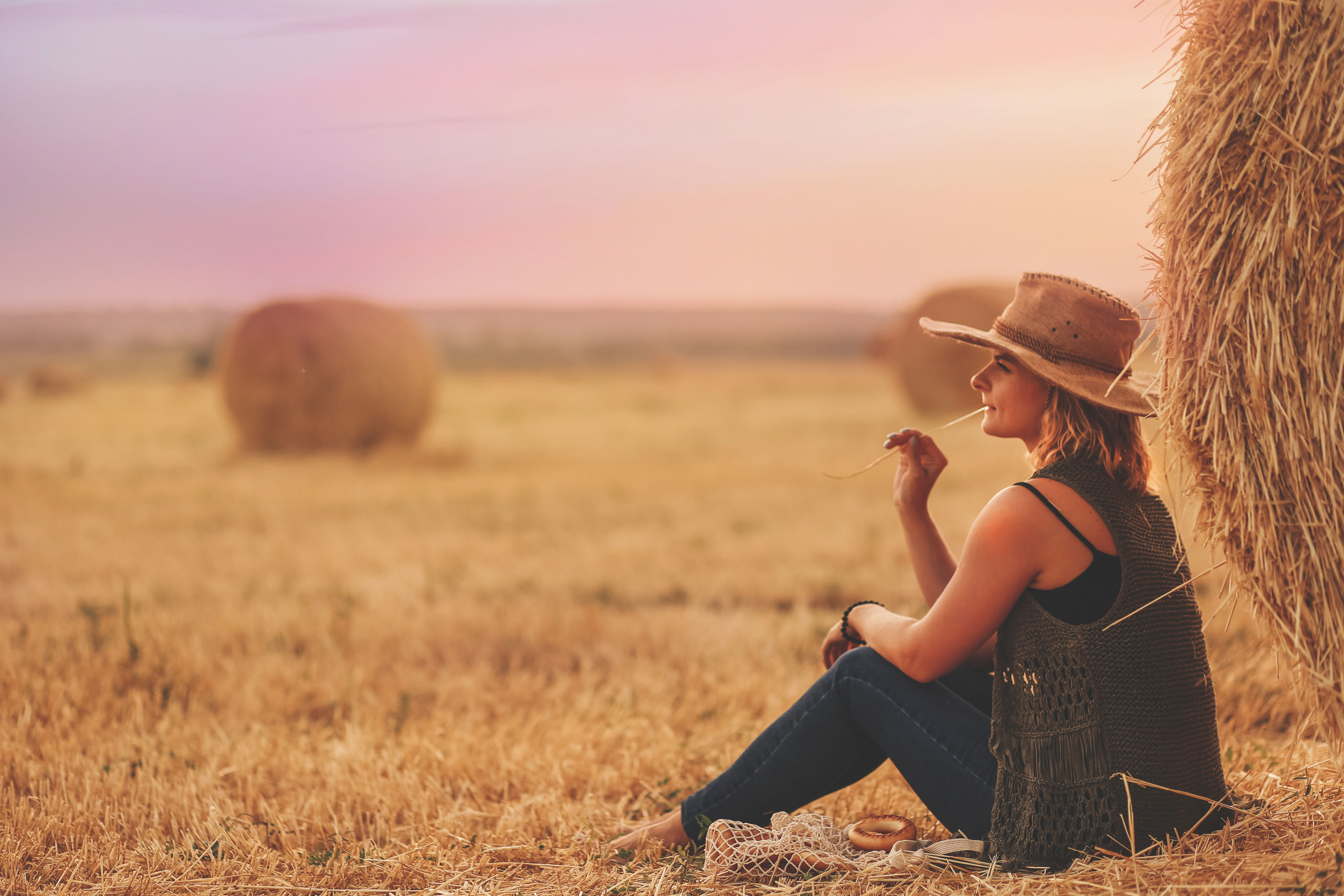 Фотосессия в стогах сена. Иванова Ирина Свадебный и семейный фотограф г. Уфа