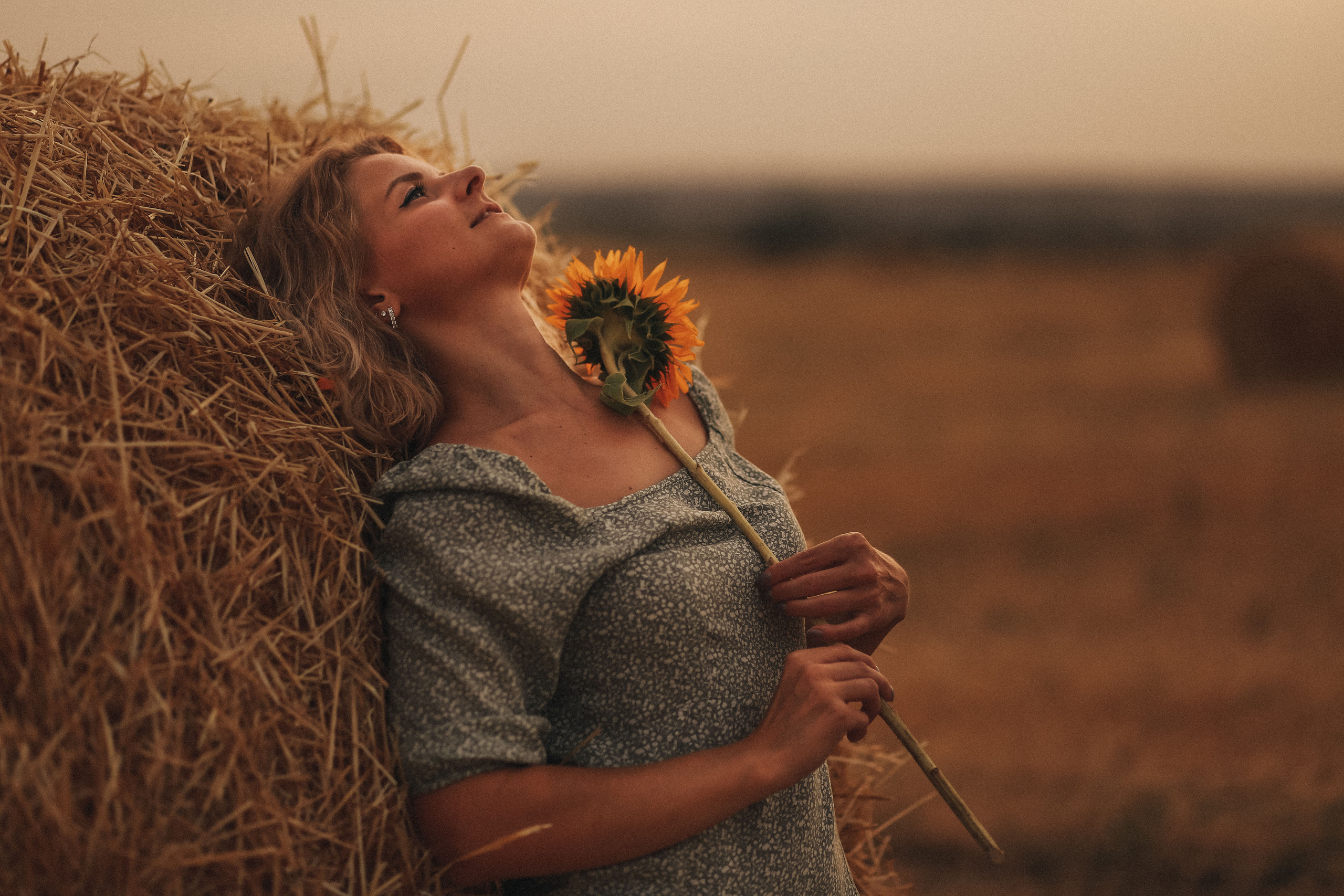 Фотосессия в стогах сена. Иванова Ирина Свадебный и семейный фотограф г. Уфа