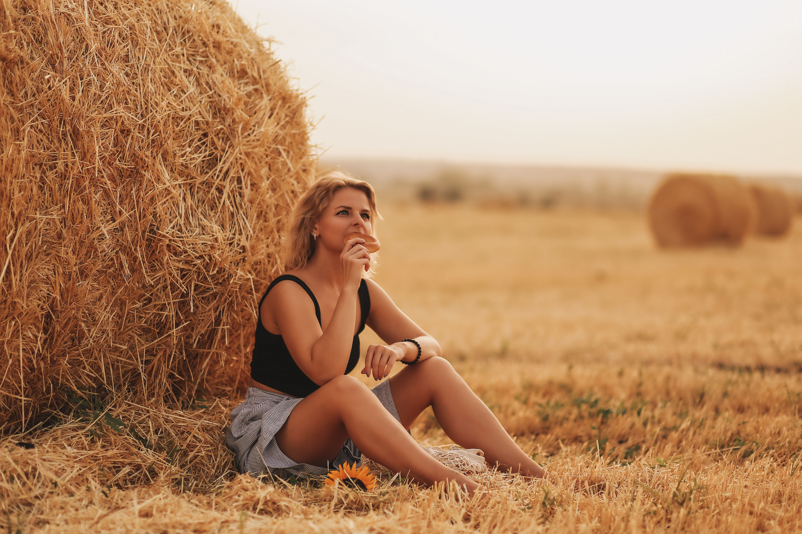 Фотосессия в стогах сена. Иванова Ирина Свадебный и семейный фотограф г. Уфа