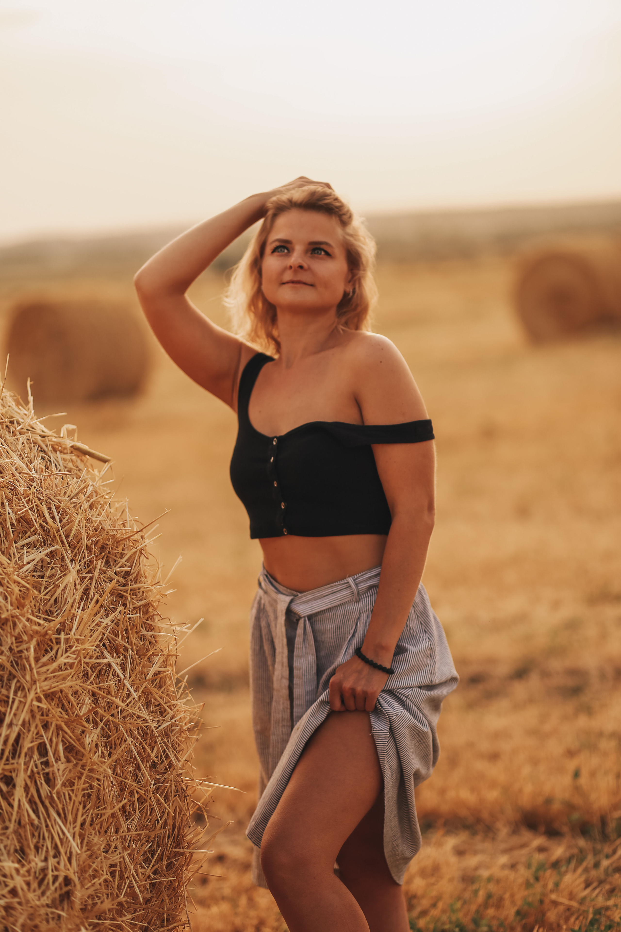 Фотосессия в стогах сена. Иванова Ирина Свадебный и семейный фотограф г. Уфа