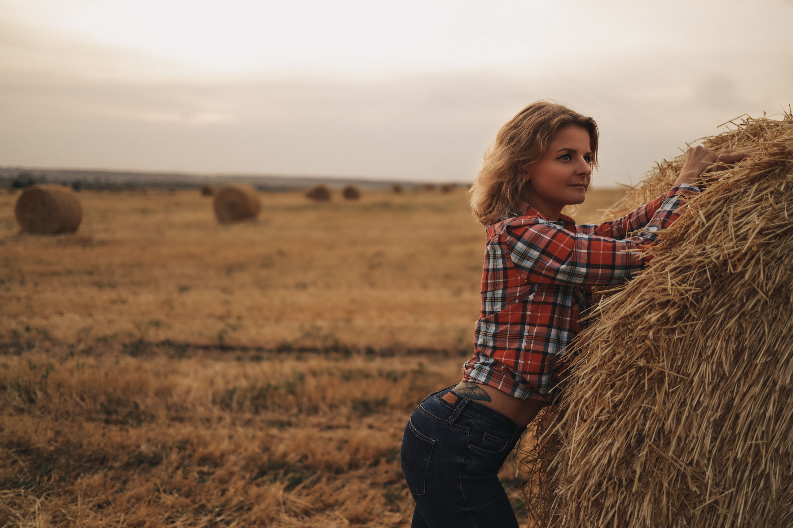 Фотосессия в стогах сена. Иванова Ирина Свадебный и семейный фотограф г. Уфа