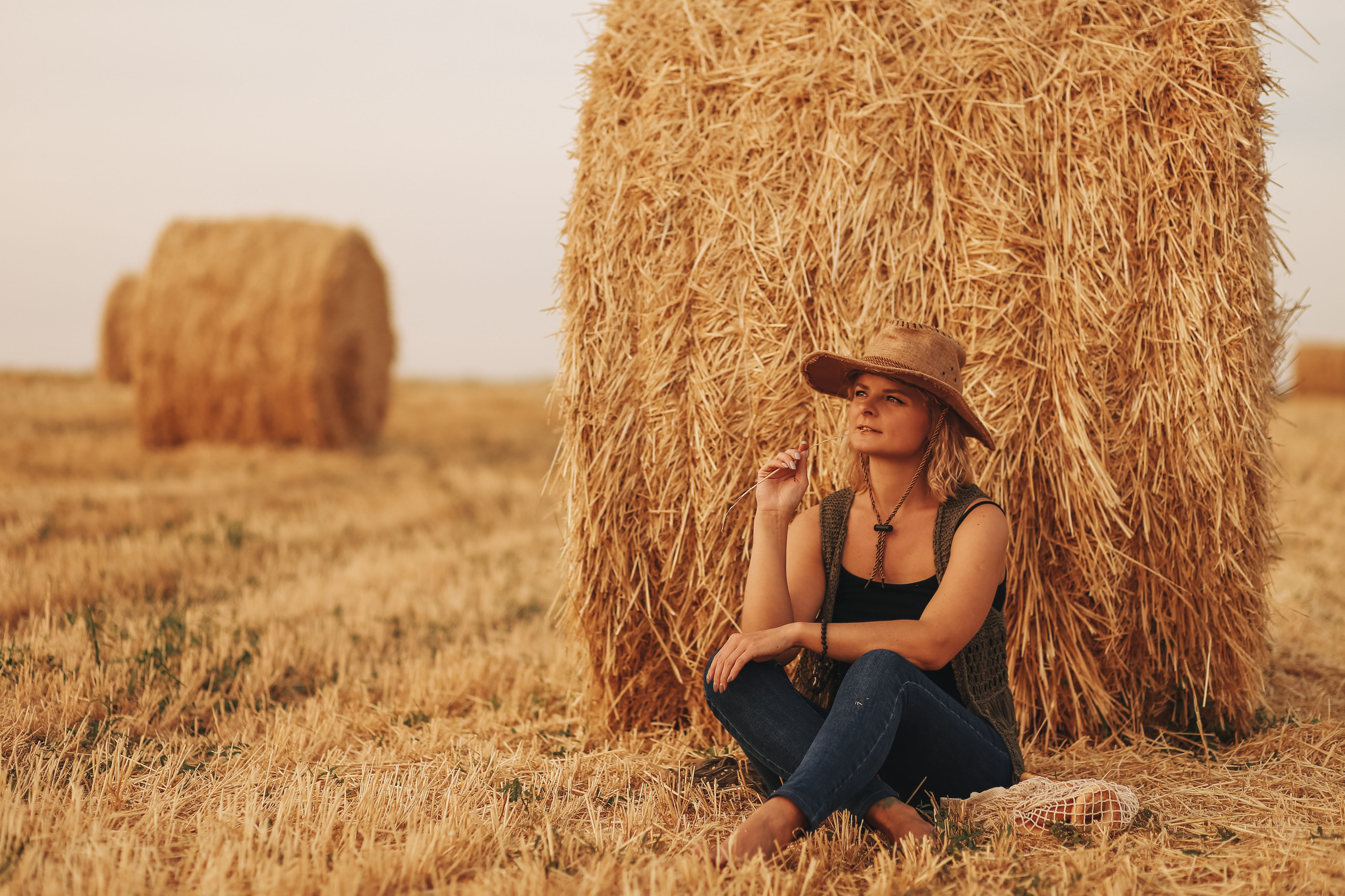 Фотосессия в стогах сена. Иванова Ирина Свадебный и семейный фотограф г. Уфа