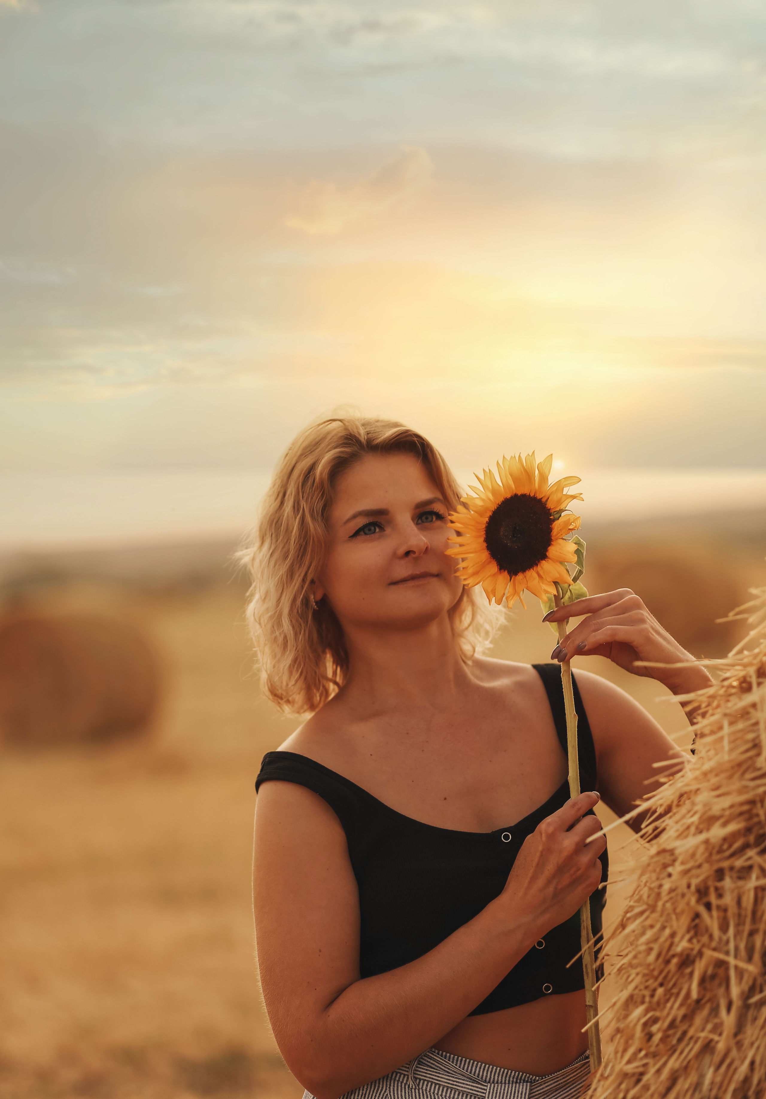 Фотосессия в стогах сена. Иванова Ирина Свадебный и семейный фотограф г. Уфа