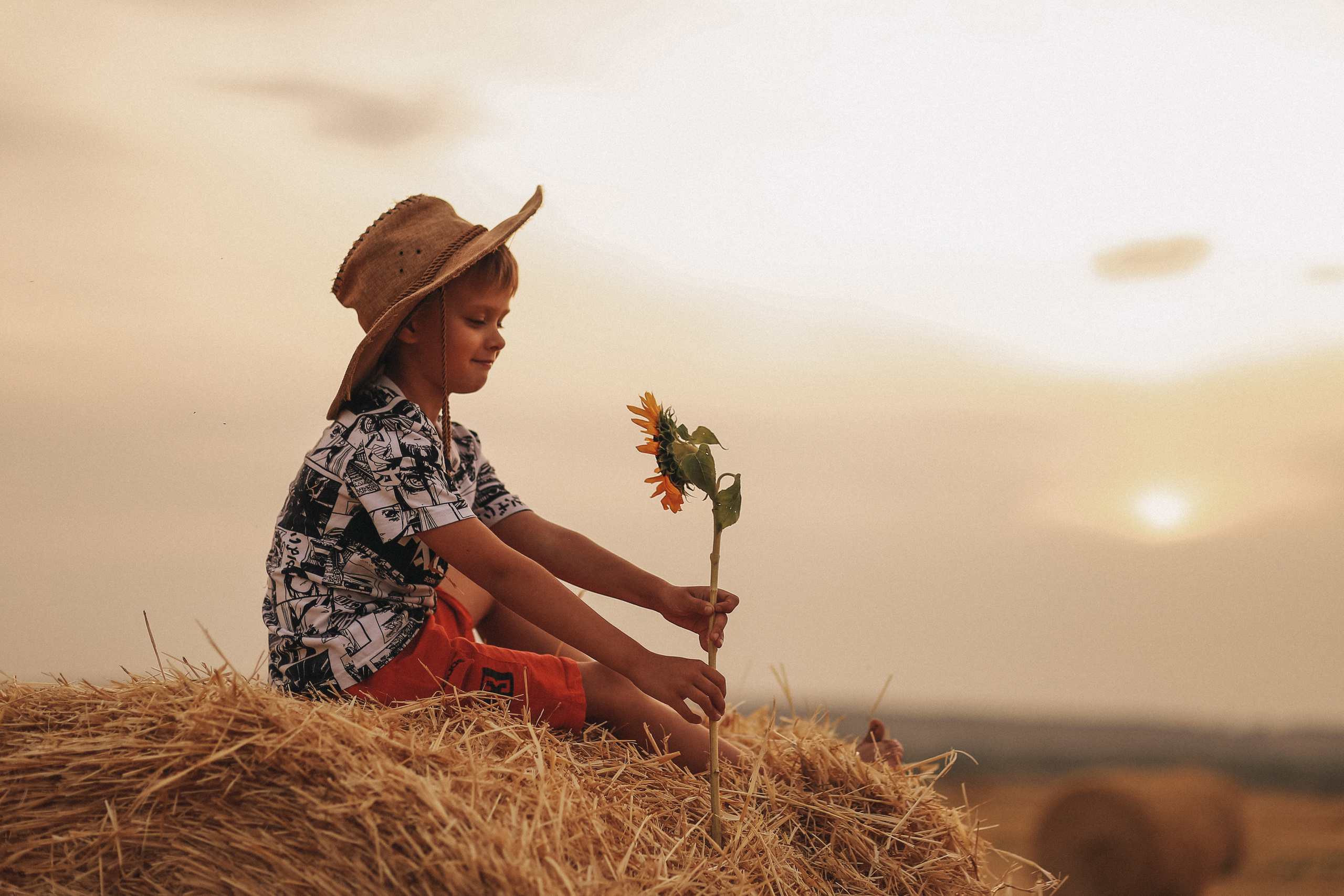 Фотосессия в стогах сена. Иванова Ирина Свадебный и семейный фотограф г. Уфа