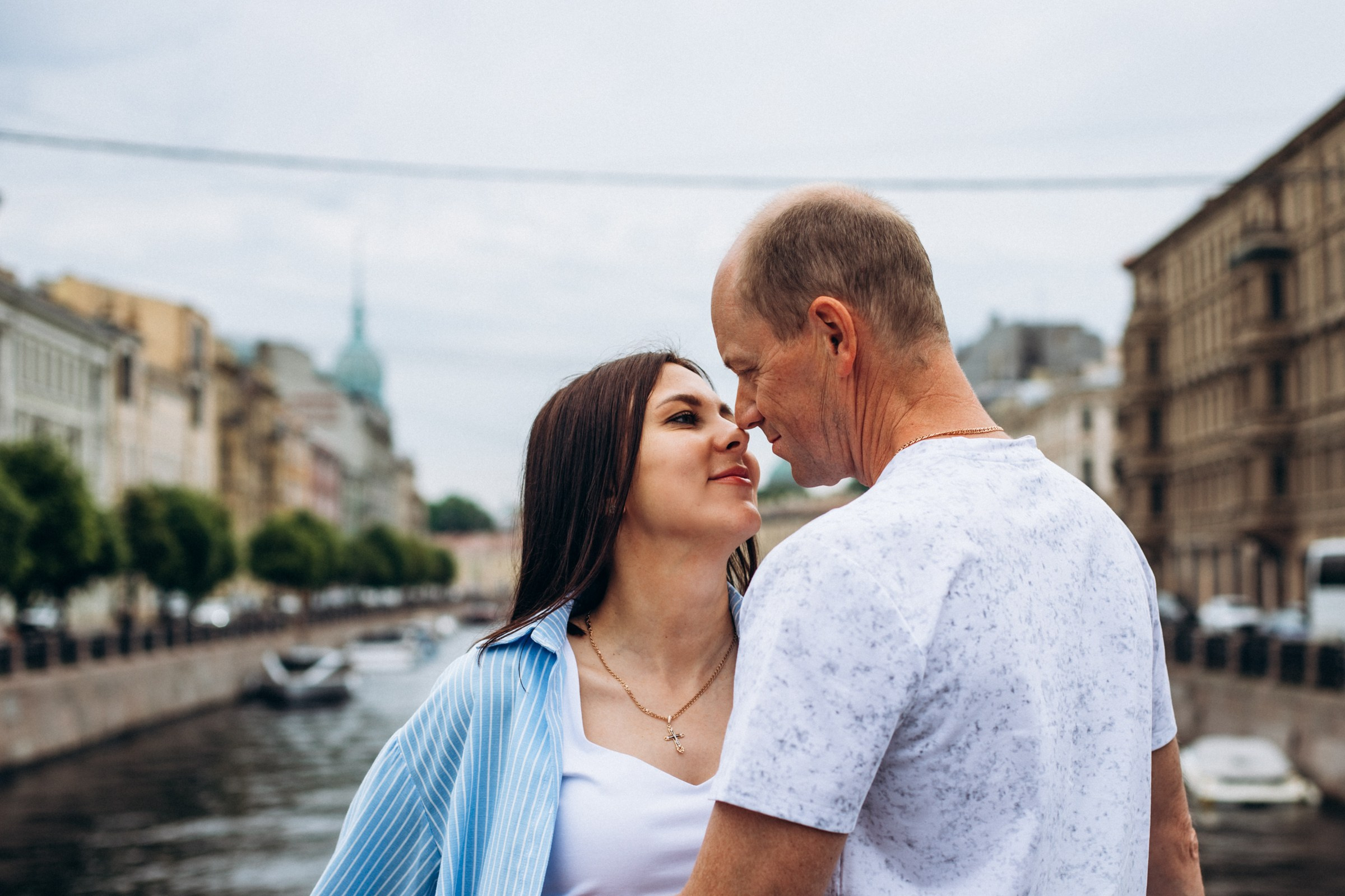 Алексей и Наталья в июне. Фотопрогулка в Петербурге. Индивидуальный и семейный фотограф в Санкт-Петербурге