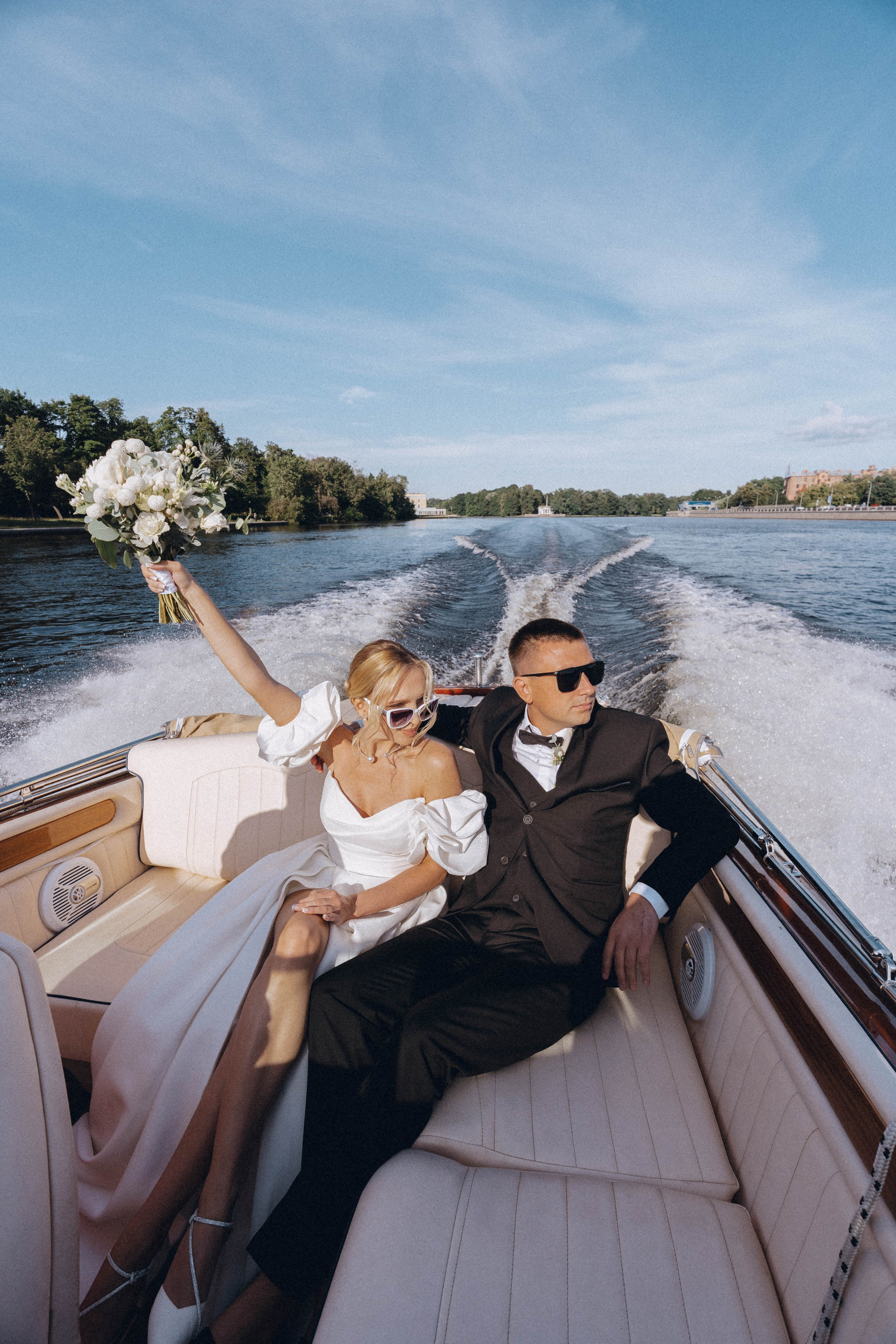 СВАДЕНБНАЯ СЬЕМКА НА КАТЕРЕ ПО КАНАЛАМ САНКТ-ПЕТЕРБУРГА И В АКВАТОРИИ НЕВЫ. Профессиональный фотограф, Санкт-Петербург — Виктория Богомолова