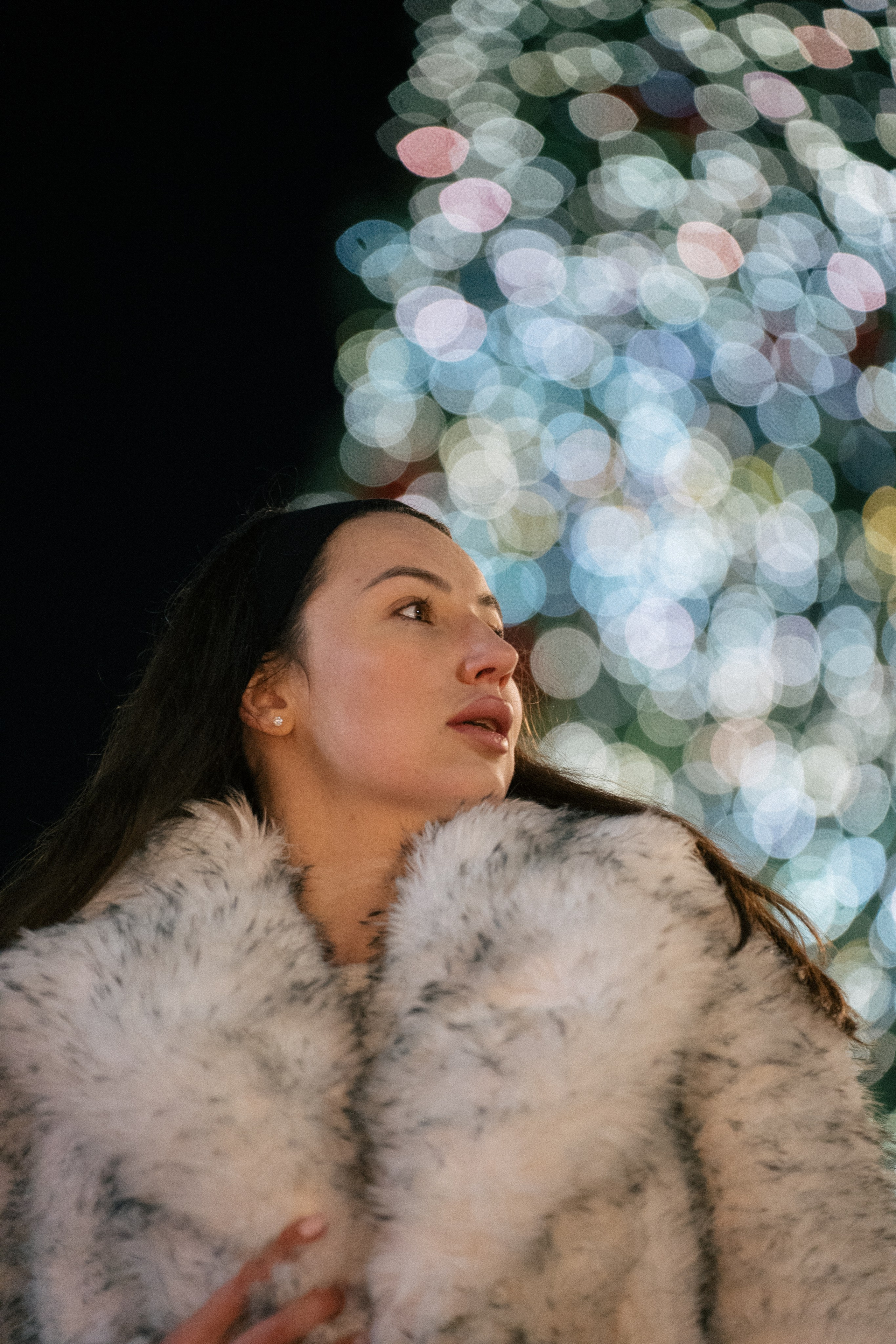 ПРОГУЛКА НА МАНЕЖНОЙ ПЛОЩАДИ ДЛЯ ДЕВУШКИ ПЕРЕД НОВЫМ ГОДОМ (НОВОГОДНЯЯ ФОТОСЕССИИЯ НА МАНЕЖНОЙ ПЛОЩАДИ). Профессиональный фотограф, Санкт-Петербург — Виктория Богомолова