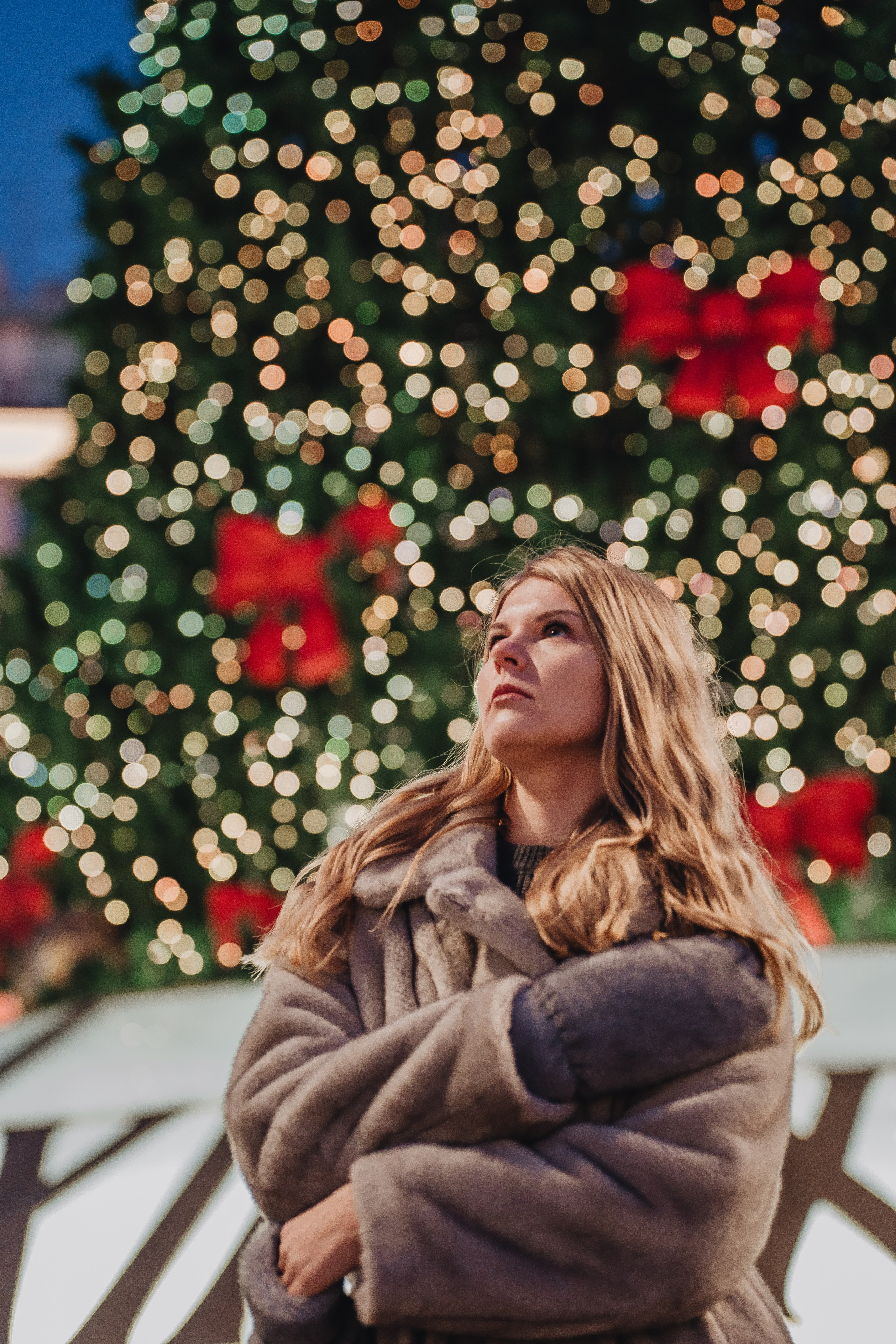 ПРОГУЛКА НА МАНЕЖНОЙ ПЛОЩАДИ ДЛЯ ДЕВУШКИ ПЕРЕД НОВЫМ ГОДОМ (НОВОГОДНЯЯ ФОТОСЕССИИЯ НА МАНЕЖНОЙ ПЛОЩАДИ). Профессиональный фотограф, Санкт-Петербург — Виктория Богомолова