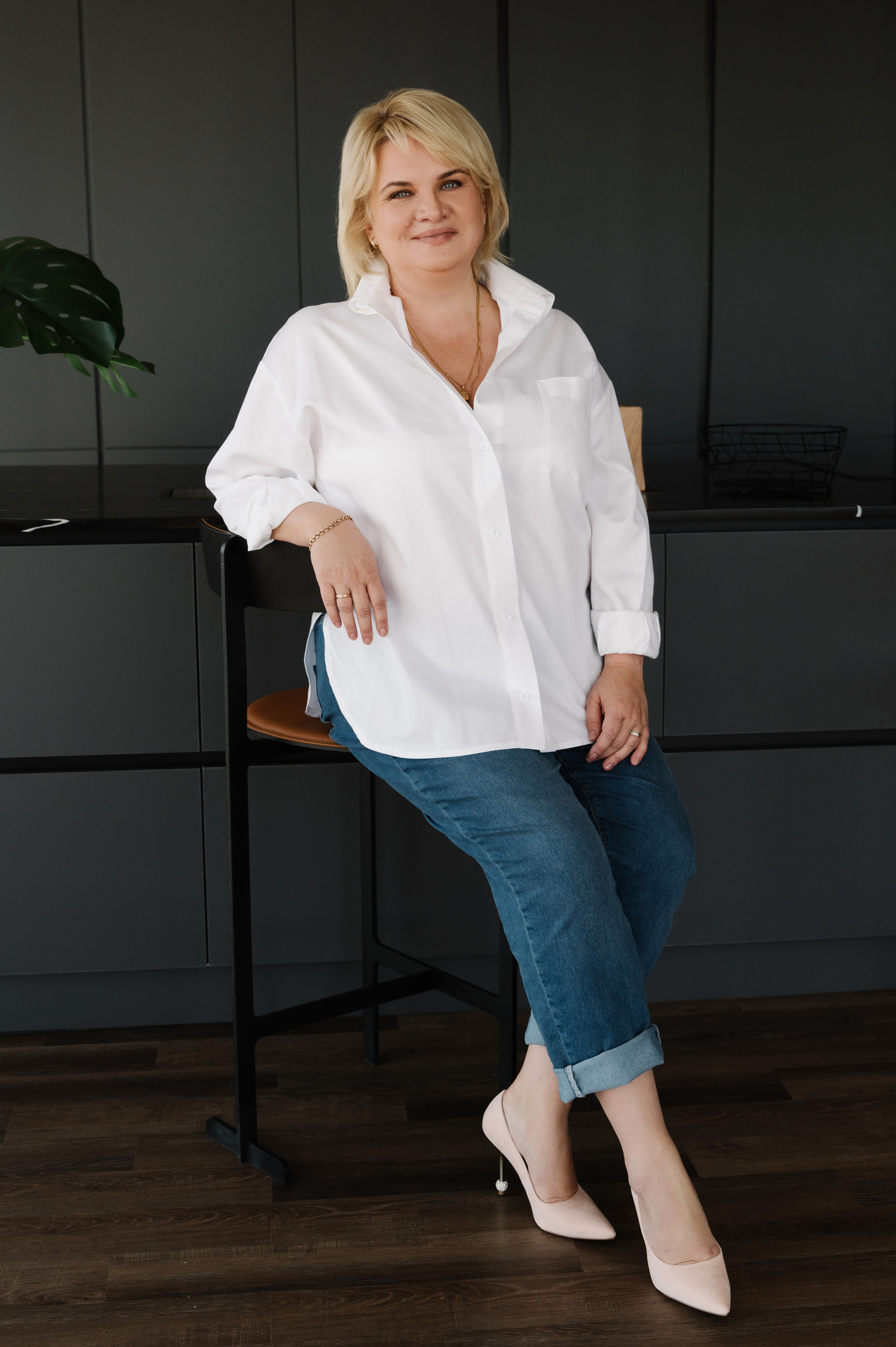 Вита. Профессиональный фотограф беременности в СПБ. Стильные фотосессии беременности в стиле минимализм и классическая фотография