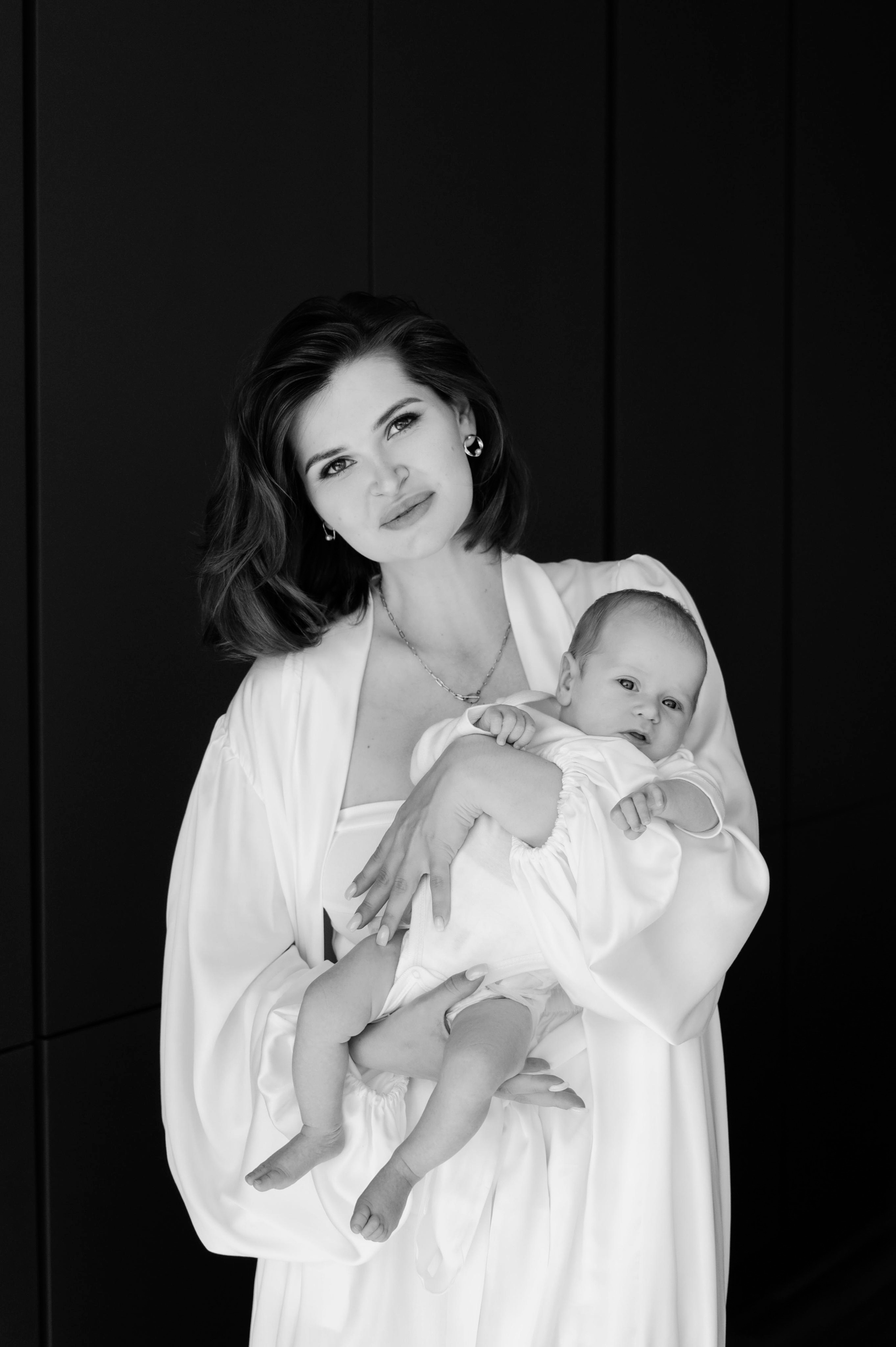 Рина. Профессиональный фотограф беременности в СПБ. Стильные фотосессии беременности в стиле минимализм и классическая фотография