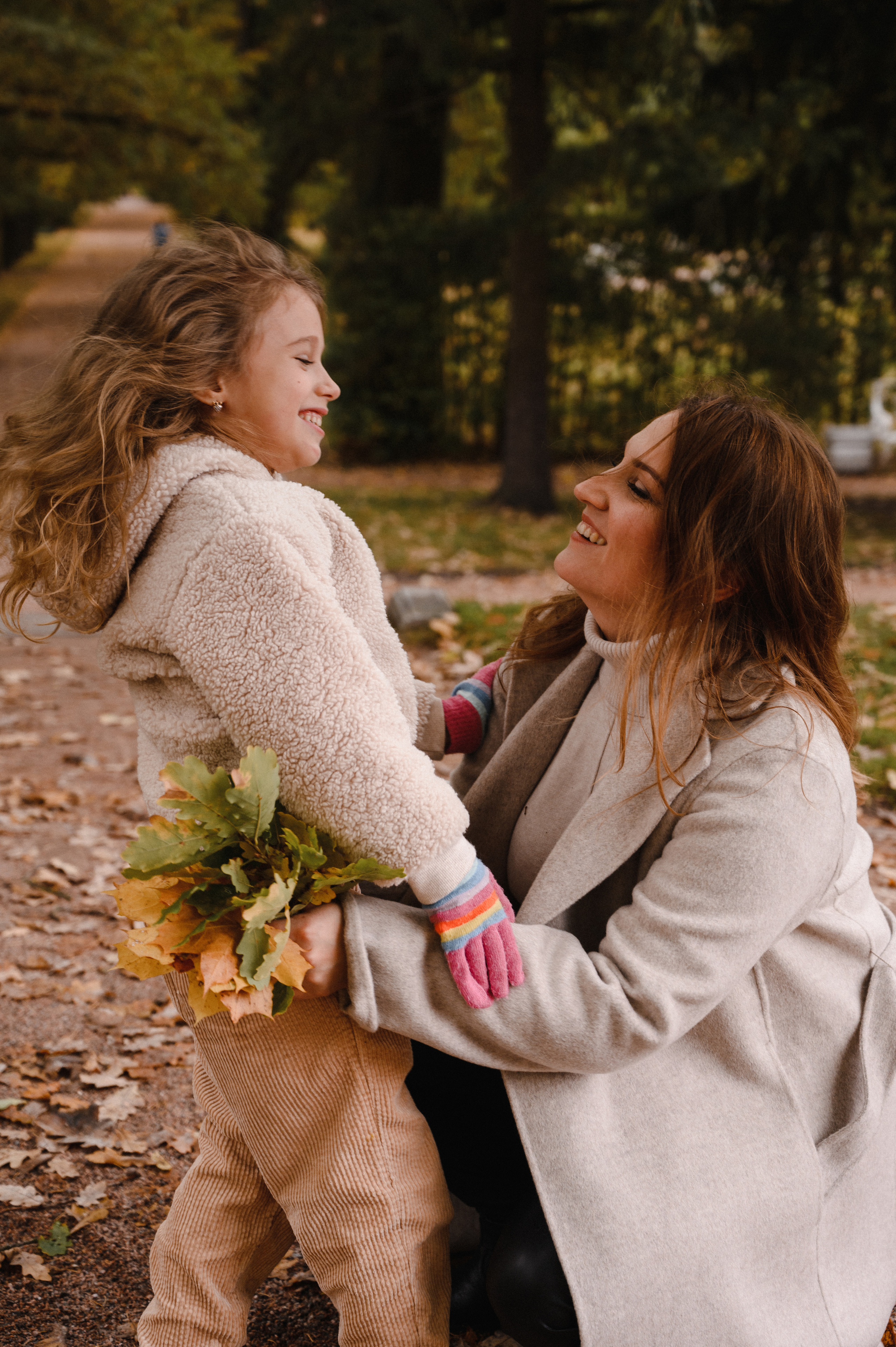 Юля и Оля. Профессиональный фотограф беременности в СПБ. Стильные фотосессии беременности в стиле минимализм и классическая фотография