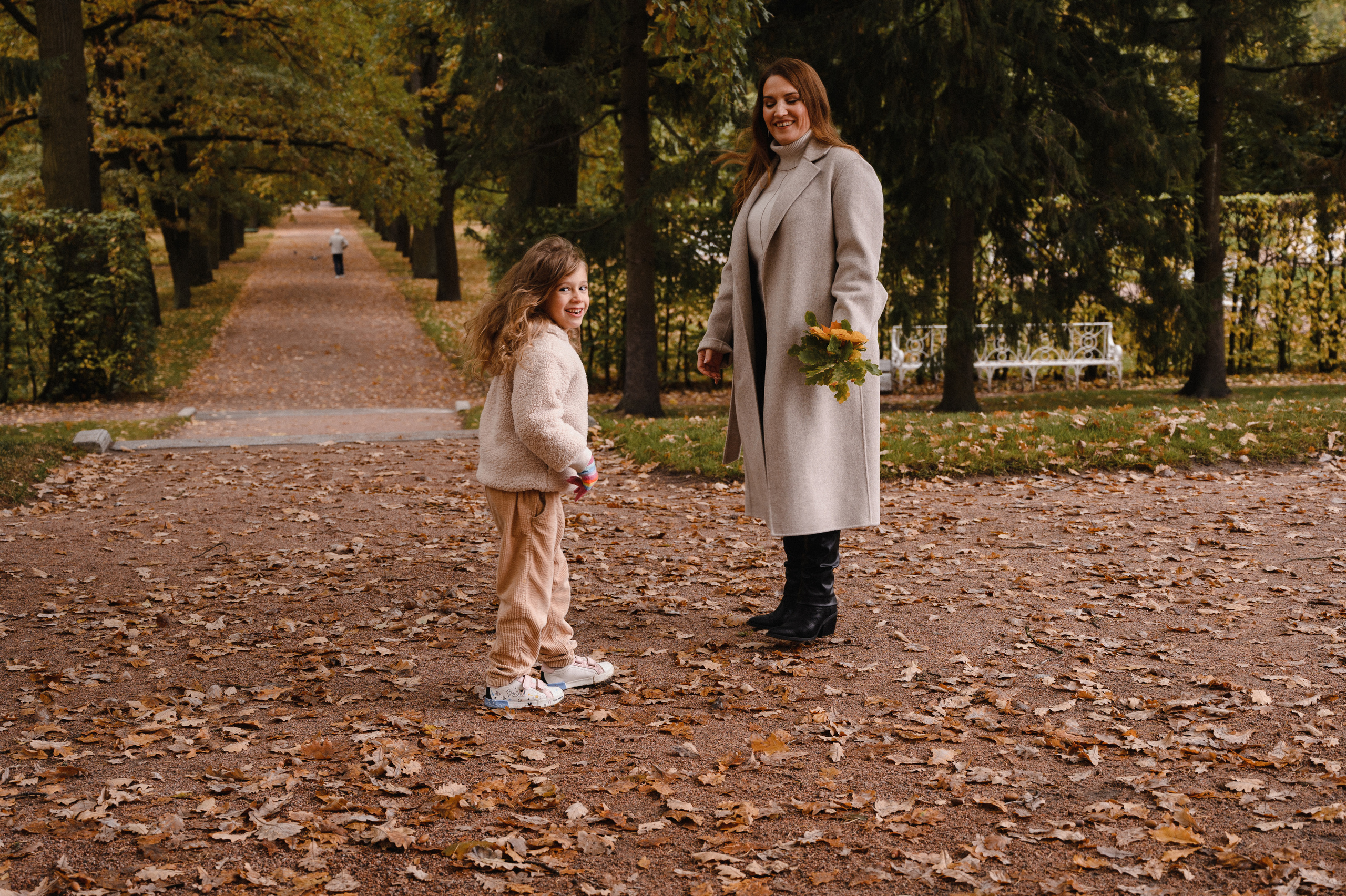 Юля и Оля. Профессиональный фотограф беременности в СПБ. Стильные фотосессии беременности в стиле минимализм и классическая фотография