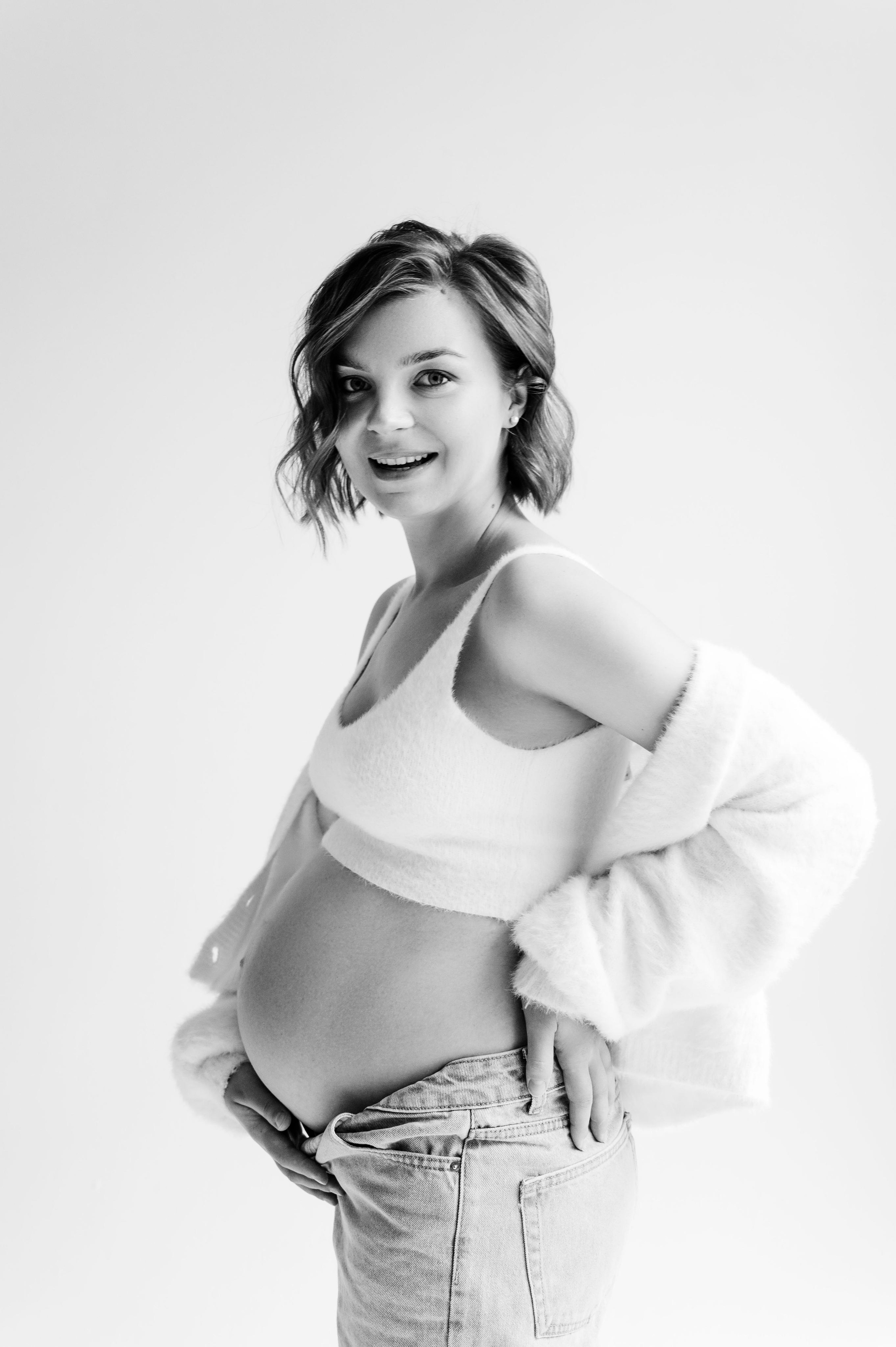 Мария. Профессиональный фотограф беременности в СПБ. Стильные фотосессии беременности в стиле минимализм и классическая фотография