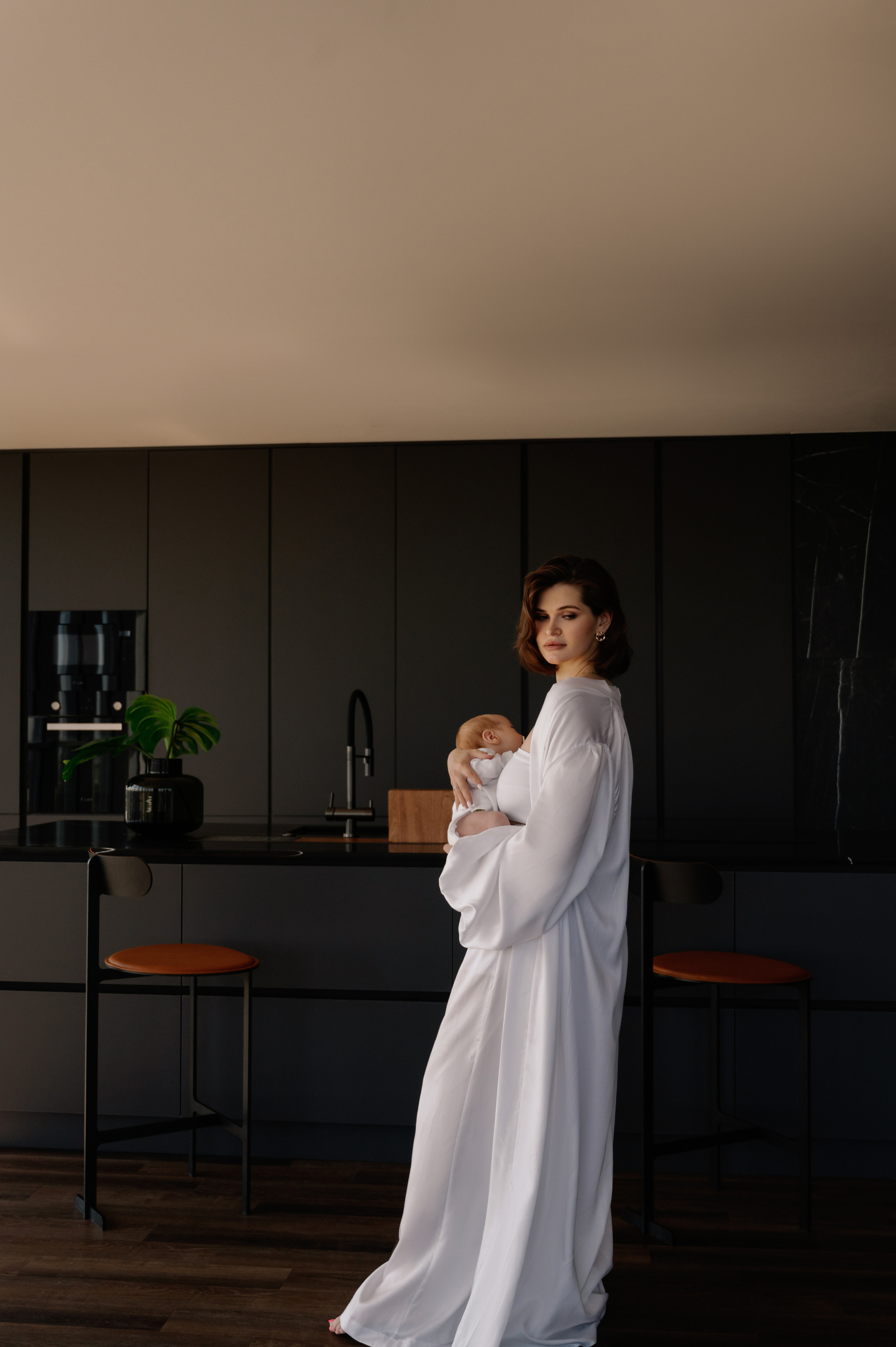 Рина. Профессиональный фотограф беременности в СПБ. Стильные фотосессии беременности в стиле минимализм и классическая фотография