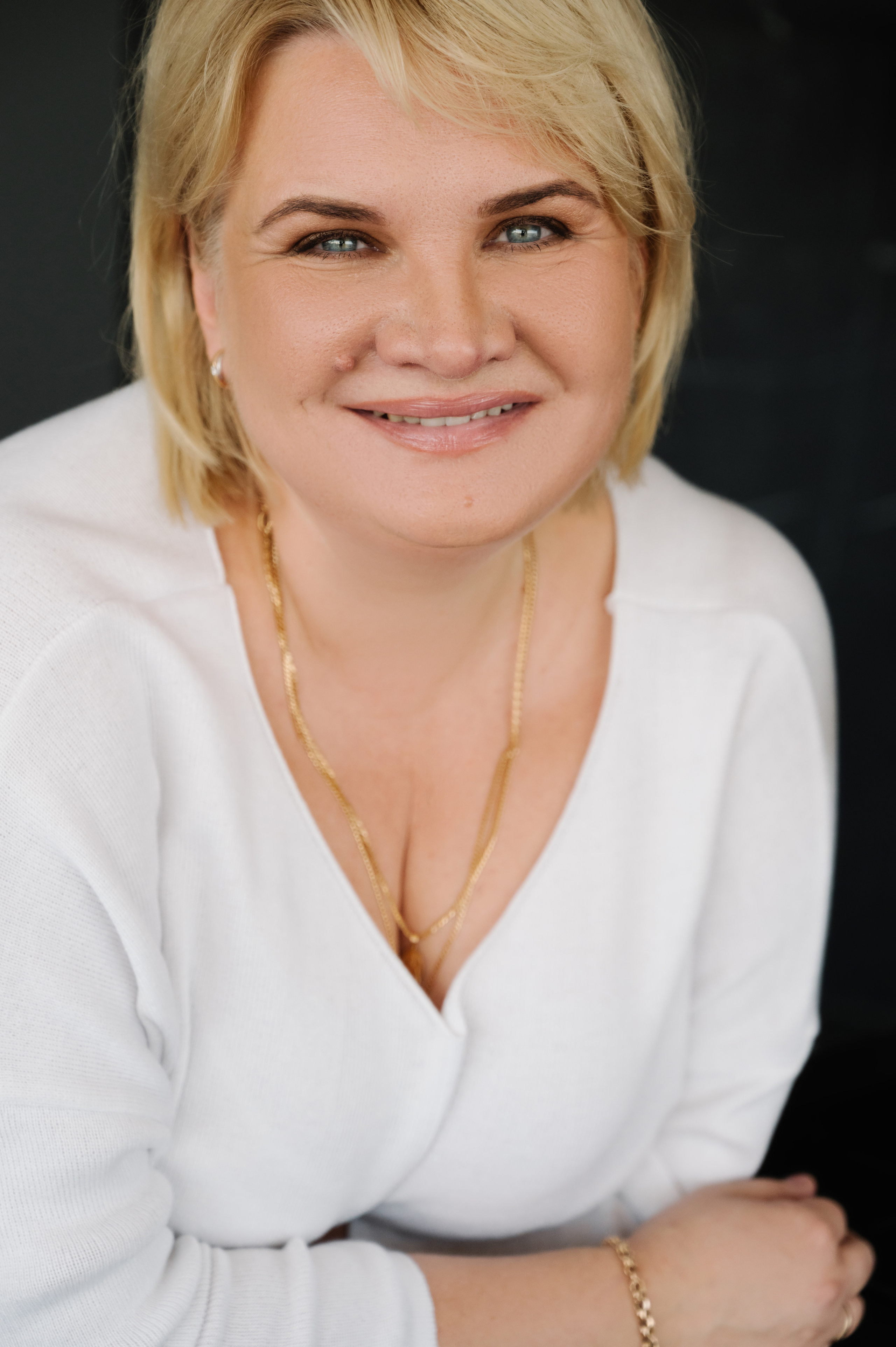 Вита. Профессиональный фотограф беременности в СПБ. Стильные фотосессии беременности в стиле минимализм и классическая фотография