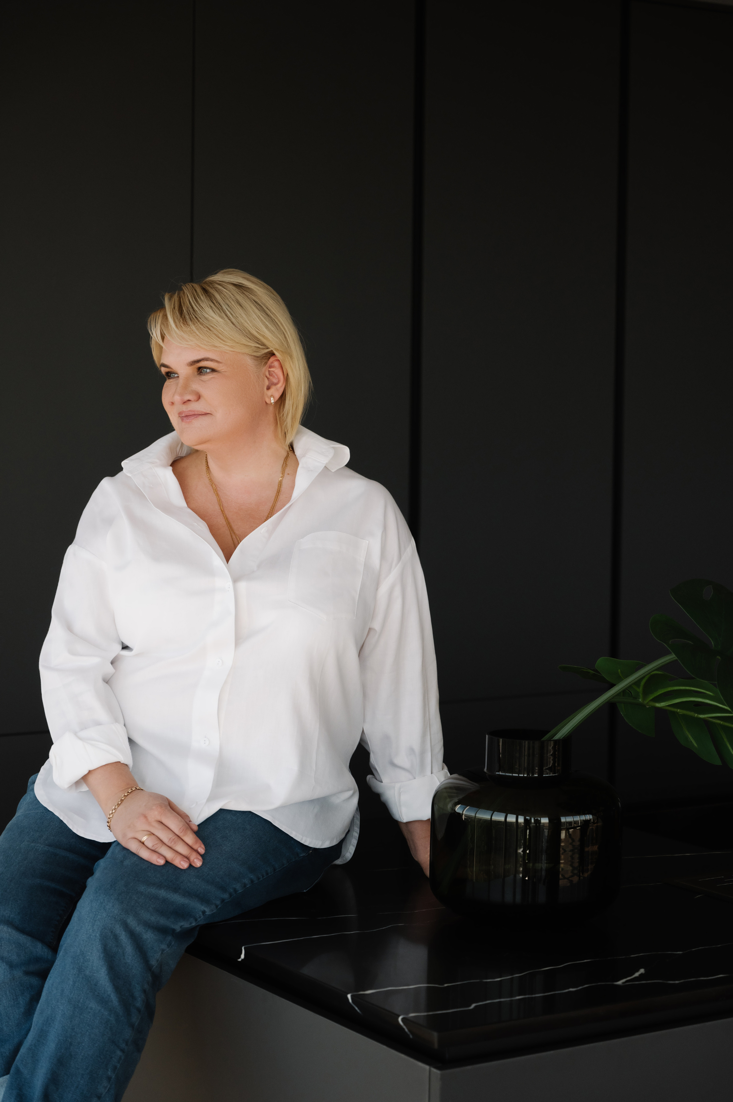 Вита. Профессиональный фотограф беременности в СПБ. Стильные фотосессии беременности в стиле минимализм и классическая фотография