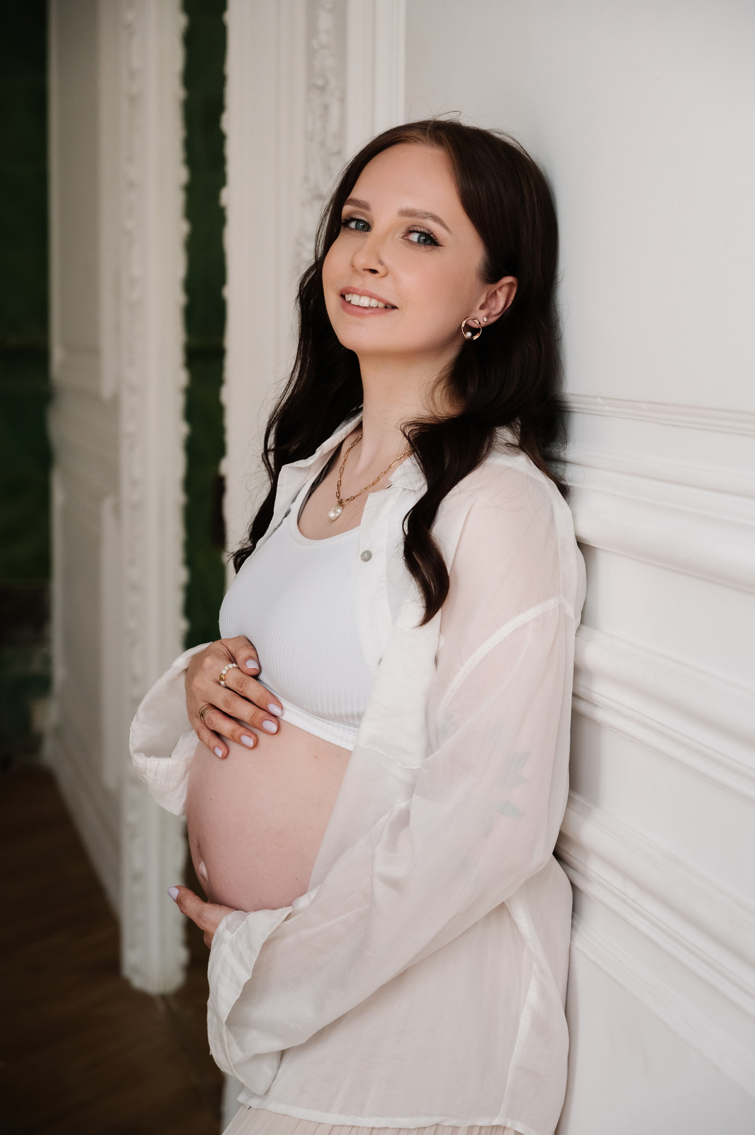 Ксения. Профессиональный фотограф беременности в СПБ. Стильные фотосессии беременности в стиле минимализм и классическая фотография