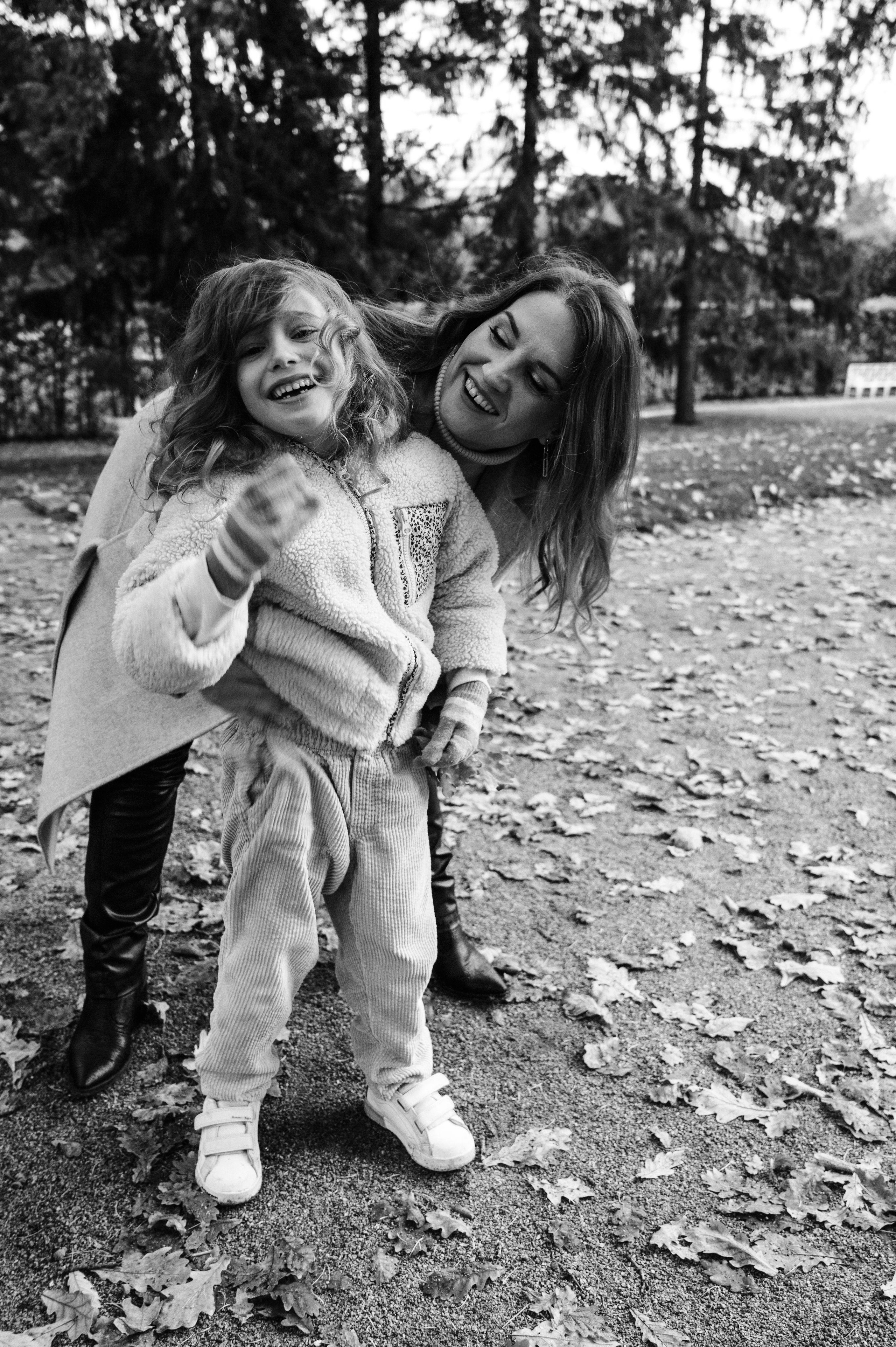 Юля и Оля. Профессиональный фотограф беременности в СПБ. Стильные фотосессии беременности в стиле минимализм и классическая фотография