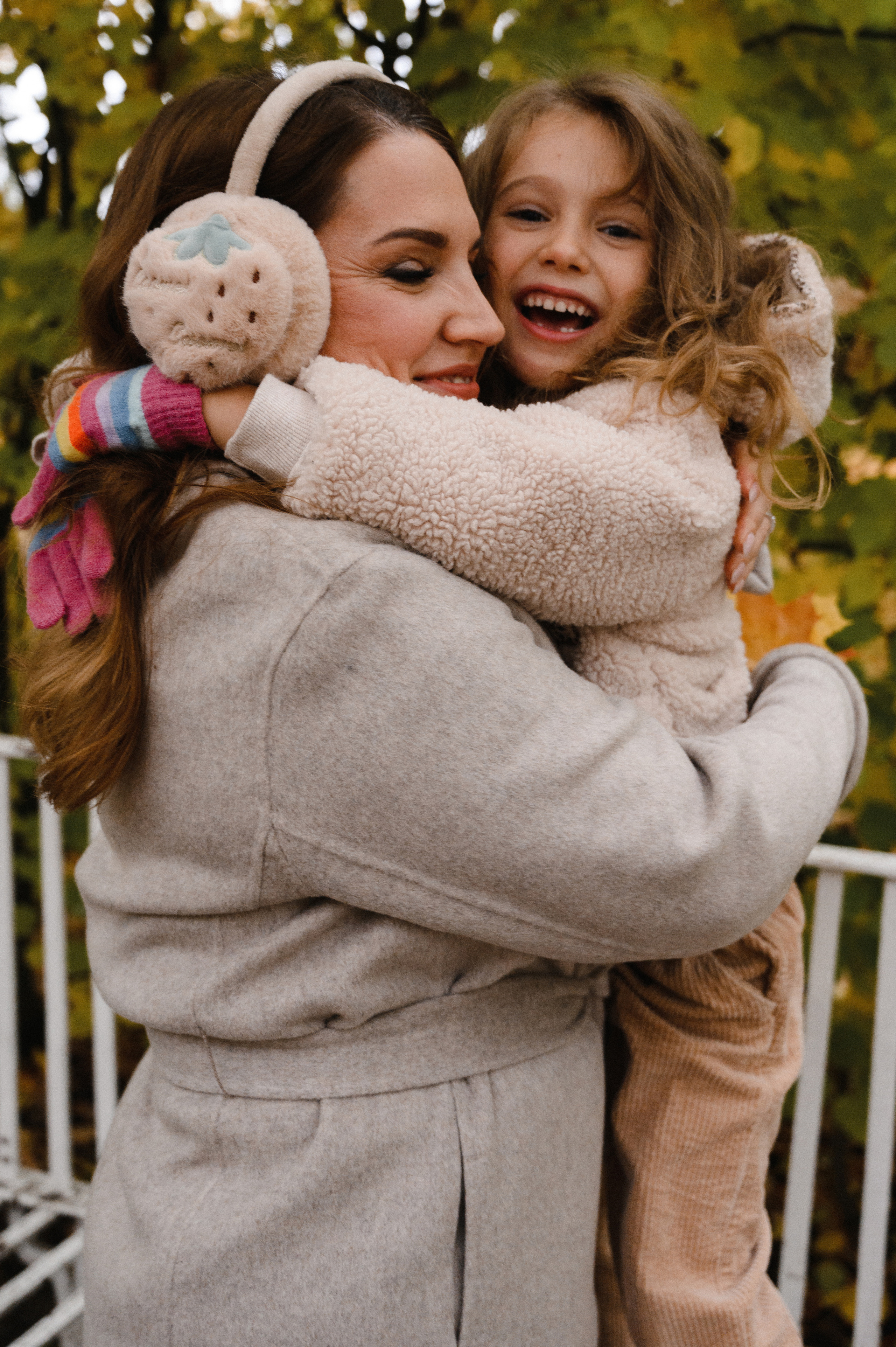 Юля и Оля. Профессиональный фотограф беременности в СПБ. Стильные фотосессии беременности в стиле минимализм и классическая фотография