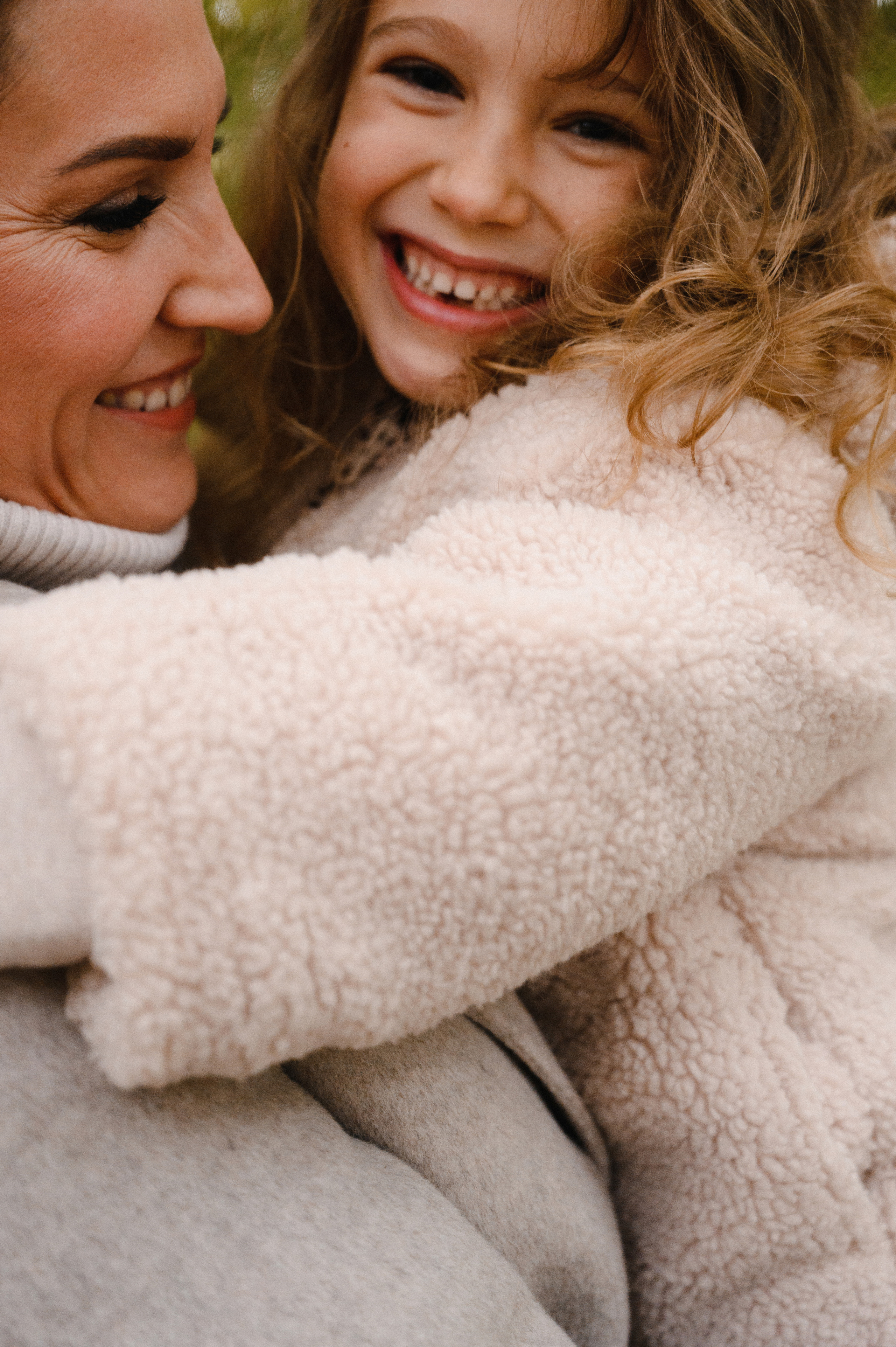 Юля и Оля. Профессиональный фотограф беременности в СПБ. Стильные фотосессии беременности в стиле минимализм и классическая фотография
