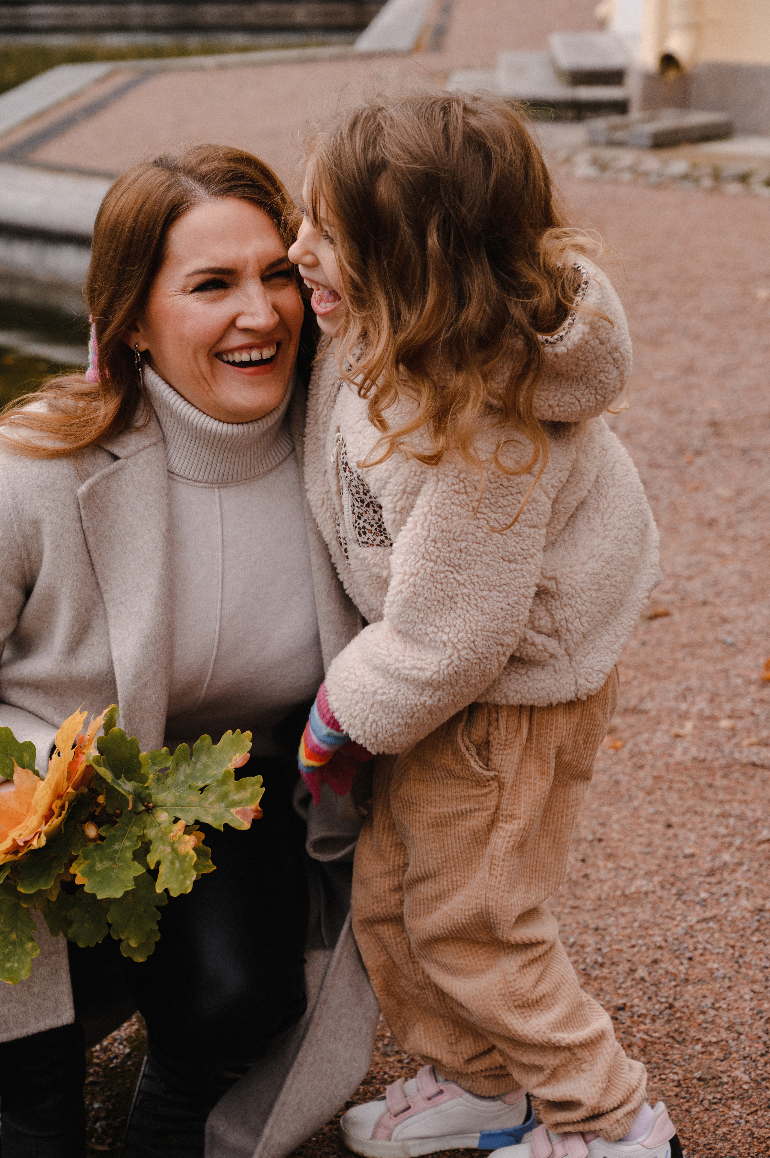 Юля и Оля. Профессиональный фотограф беременности в СПБ. Стильные фотосессии беременности в стиле минимализм и классическая фотография