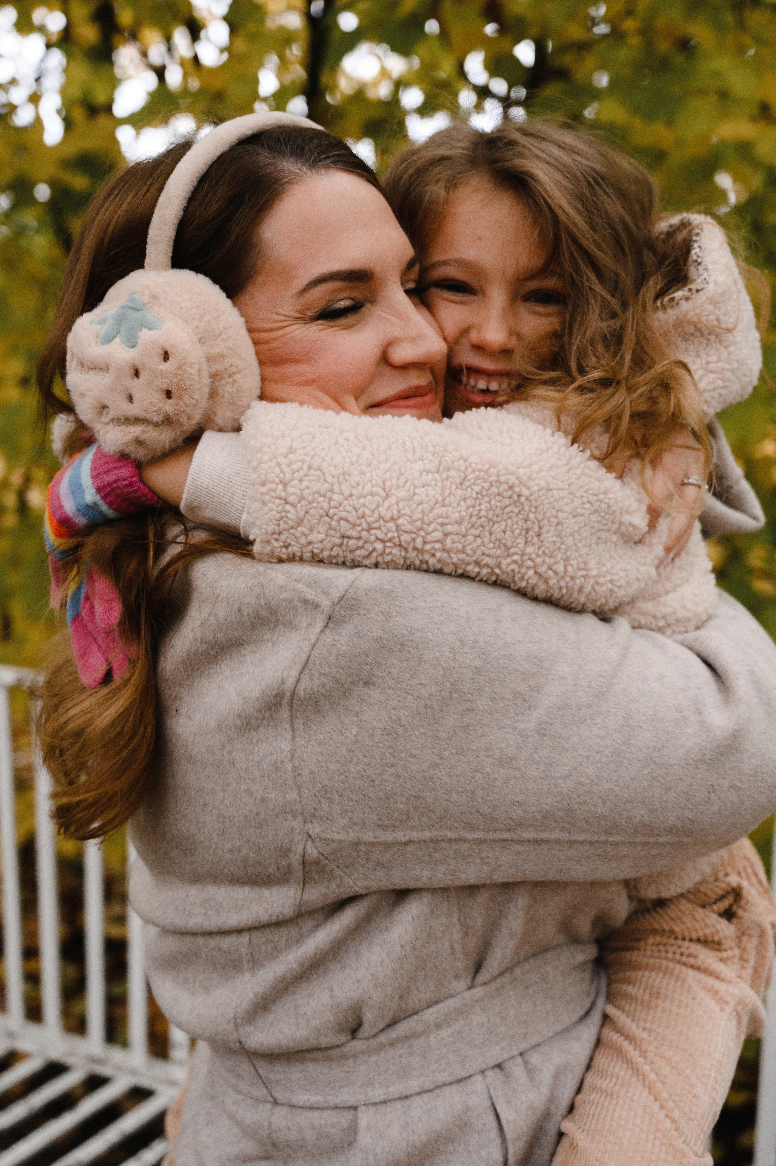 Юля и Оля. Профессиональный фотограф беременности в СПБ. Стильные фотосессии беременности в стиле минимализм и классическая фотография