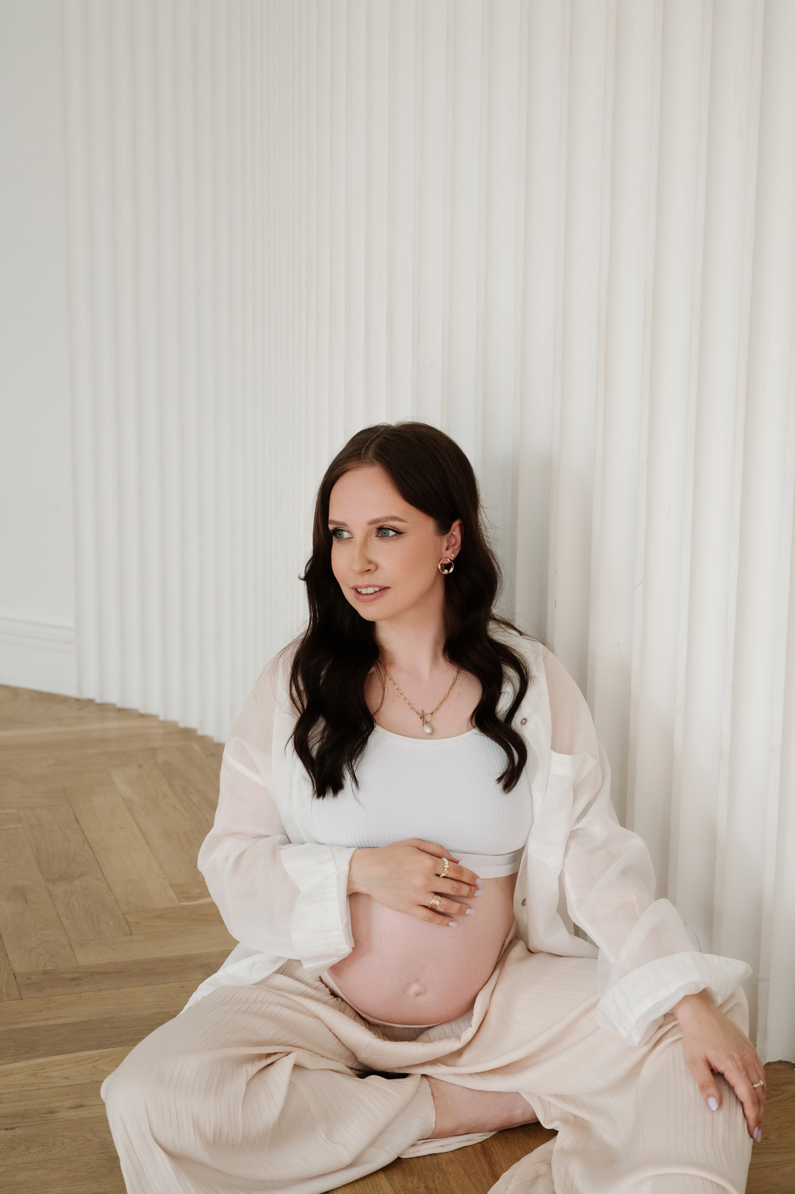 Ксения. Профессиональный фотограф беременности в СПБ. Стильные фотосессии беременности в стиле минимализм и классическая фотография