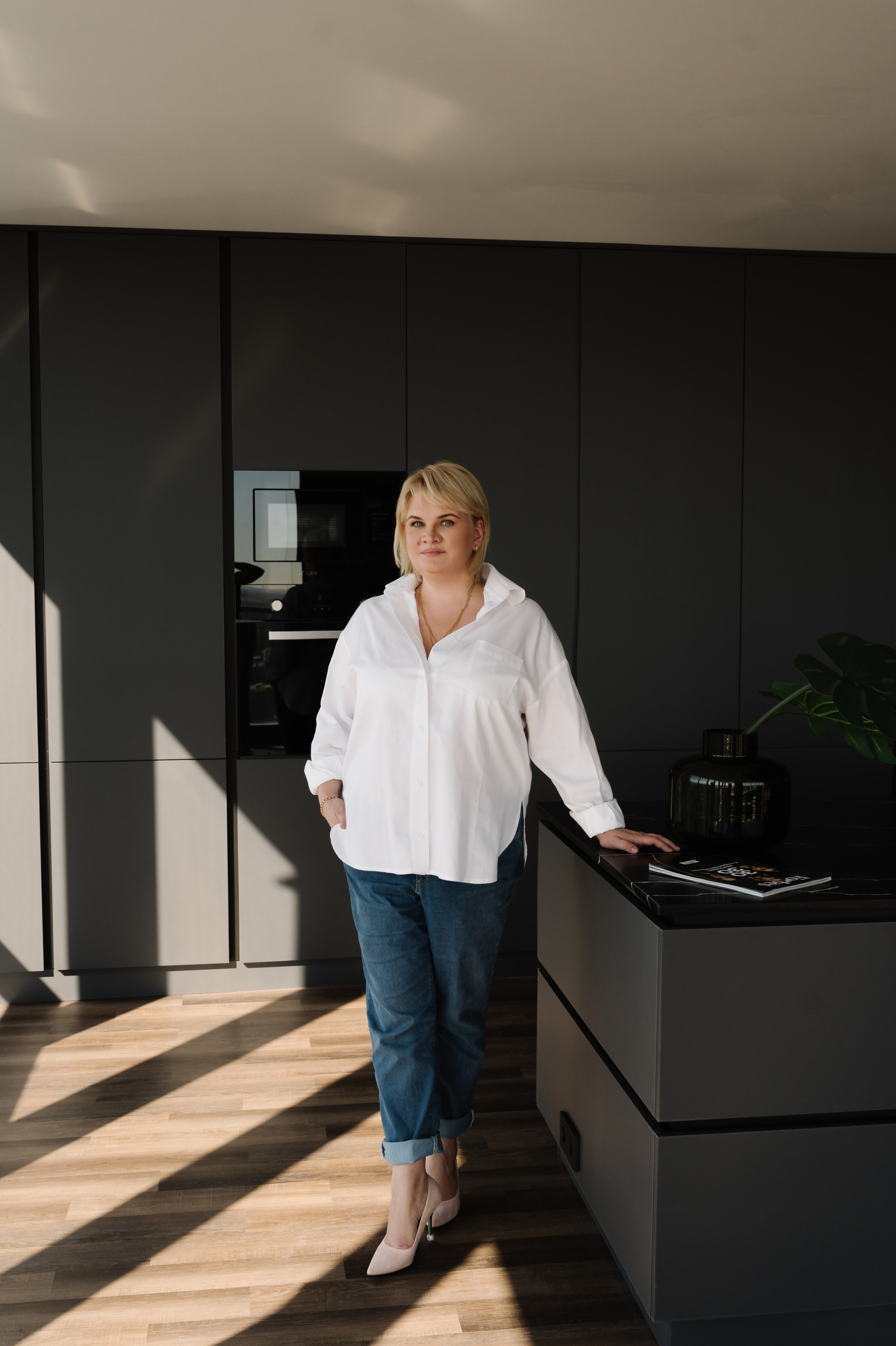 Вита. Профессиональный фотограф беременности в СПБ. Стильные фотосессии беременности в стиле минимализм и классическая фотография